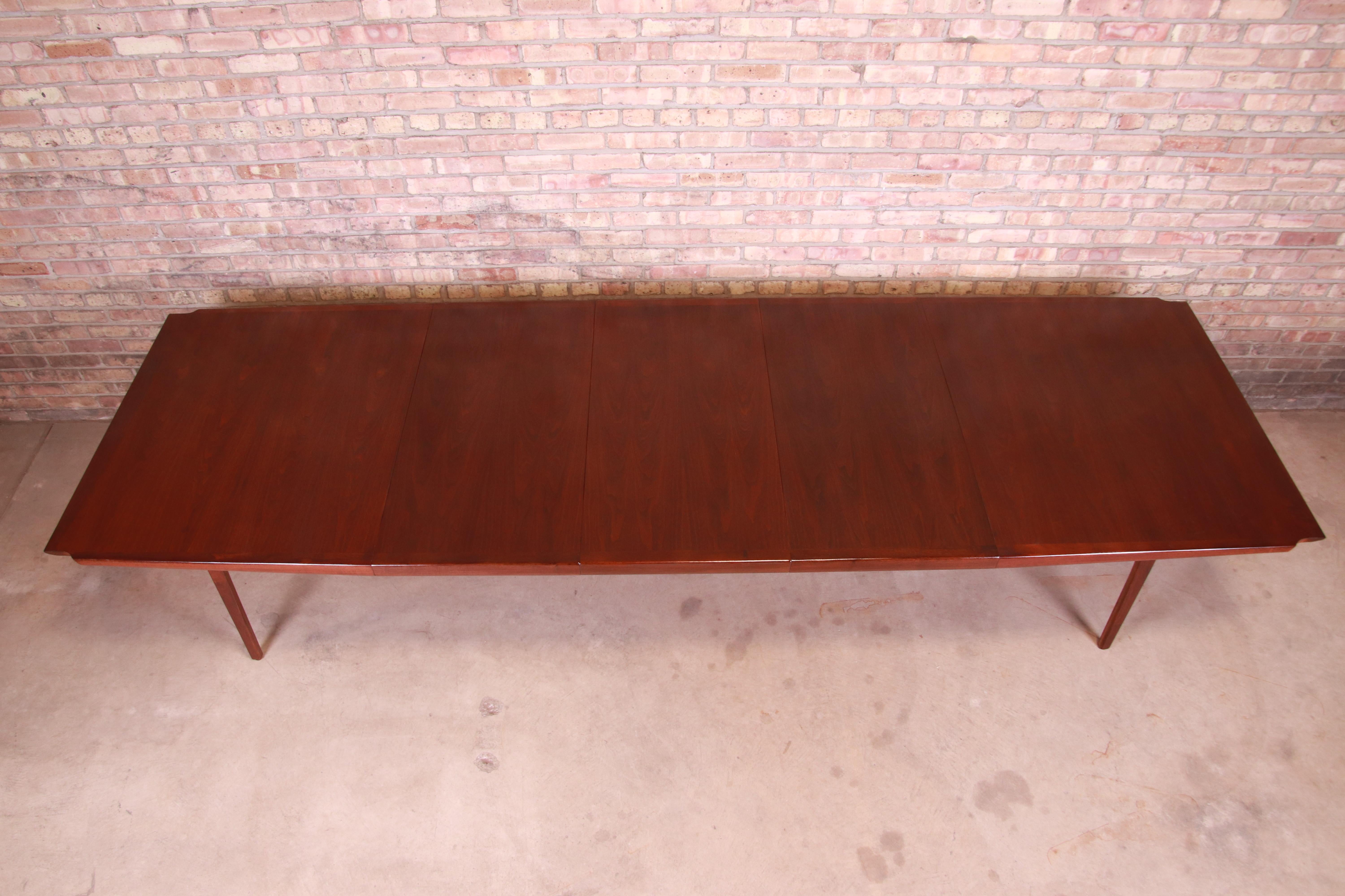 Richard Thompson Glenn of California Sculpted Walnut Dining Table, Refinished In Good Condition In South Bend, IN