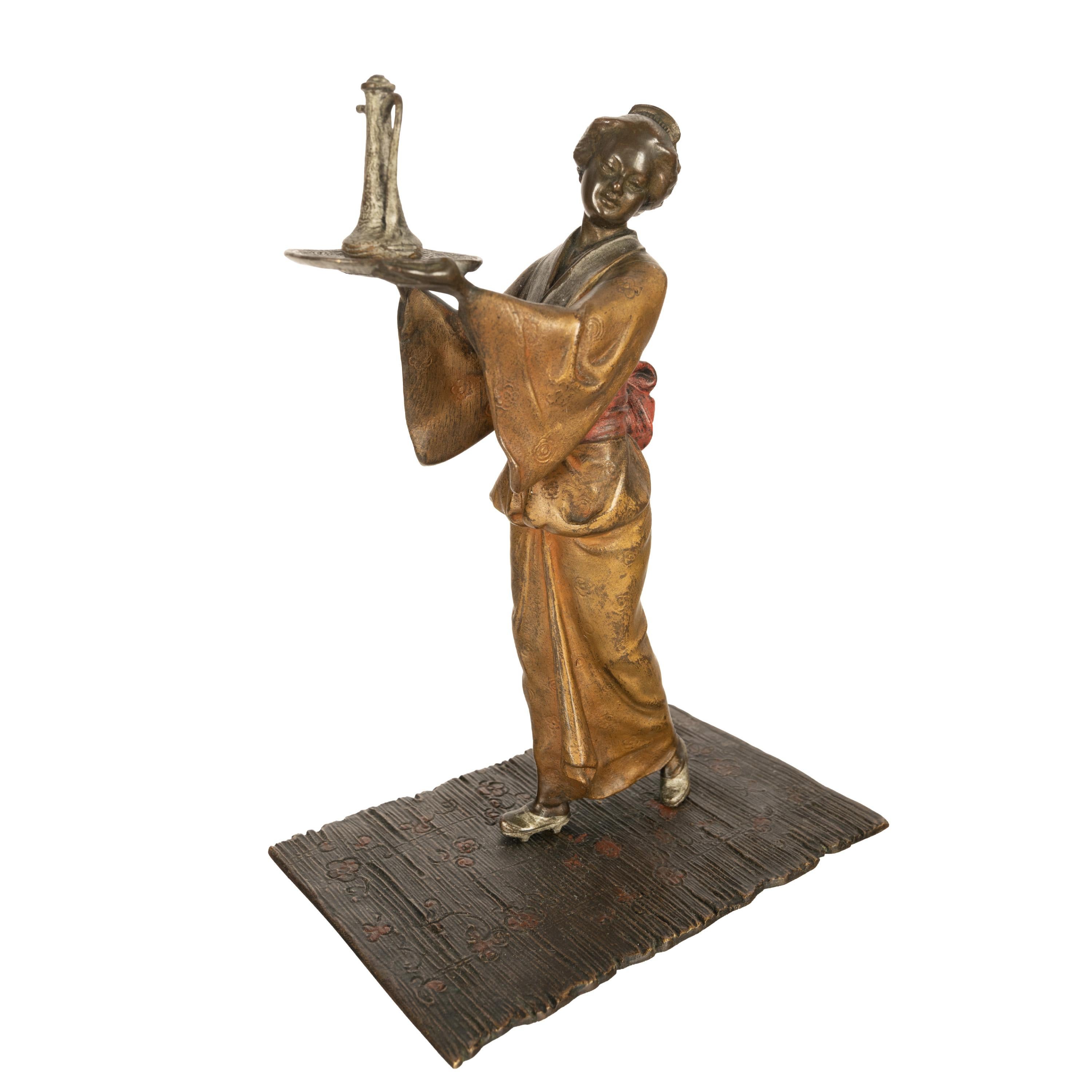 Antiguo Art Decó Austriaco Bronce Pintado en Frío Sirviente Chica Geisha Japonesa 1920 - Figurative Sculpture Oro de Richard Thuss