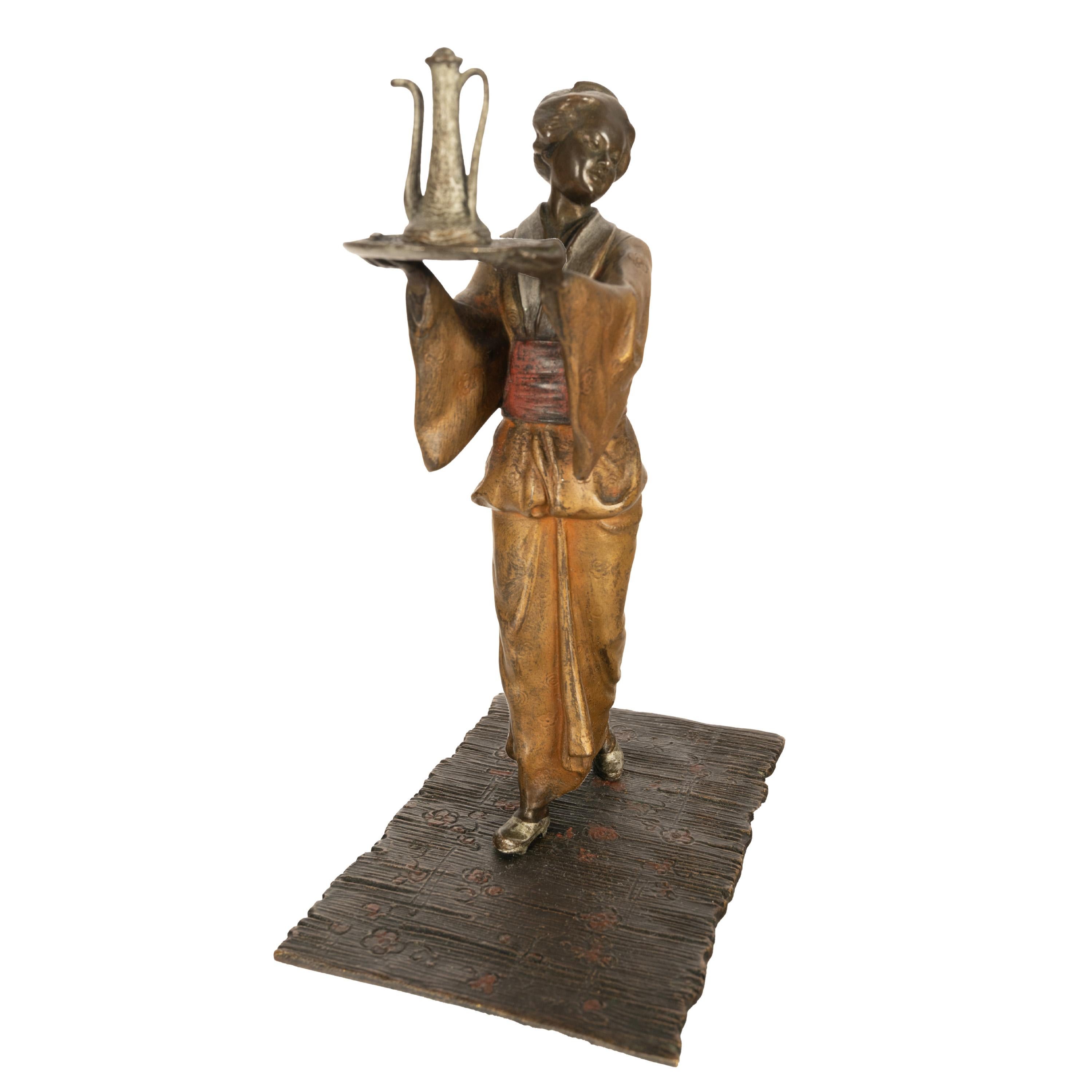 Fino bronce antiguo Art Decó orientalista pintado en frío, obra de Richard Thuss (1881-1945), austriaco, hacia 1920.
De 1918 a 1930, Thuss fue el escultor jefe de la Bergmann Foundry de Viena, que produjo bronces pintados en frío de fama mundial a
