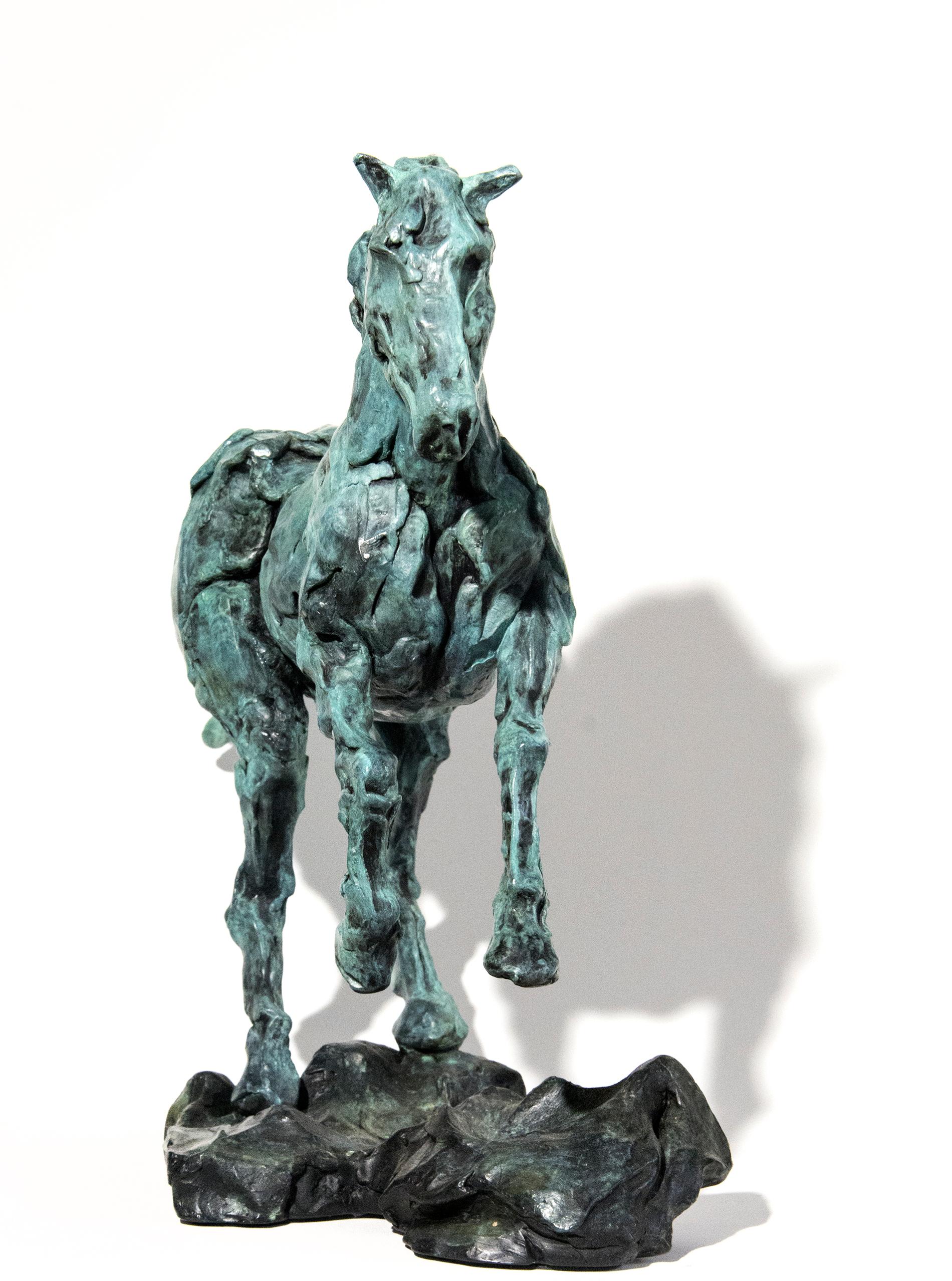 Horse Rearing Horse 3/12 - une statuette de cheval cabré en bronze patiné vif - Or Figurative Sculpture par Richard Tosczak