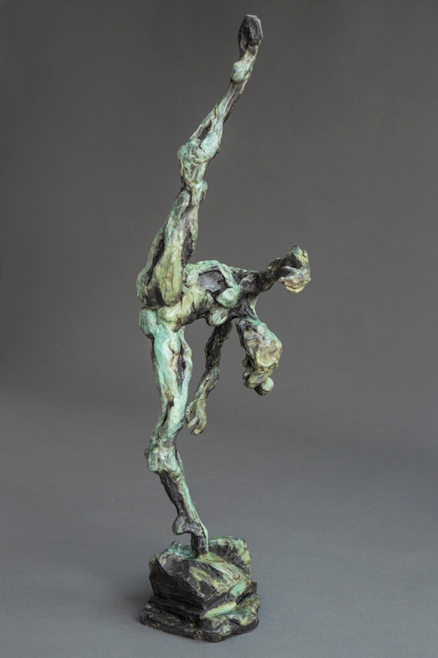 Richard Tosczak Figurative Sculpture – Weibliche Tänzerin - Ohne Titel Nr. 51 1/8 - nackte weibliche patinierte Bronzestatuette