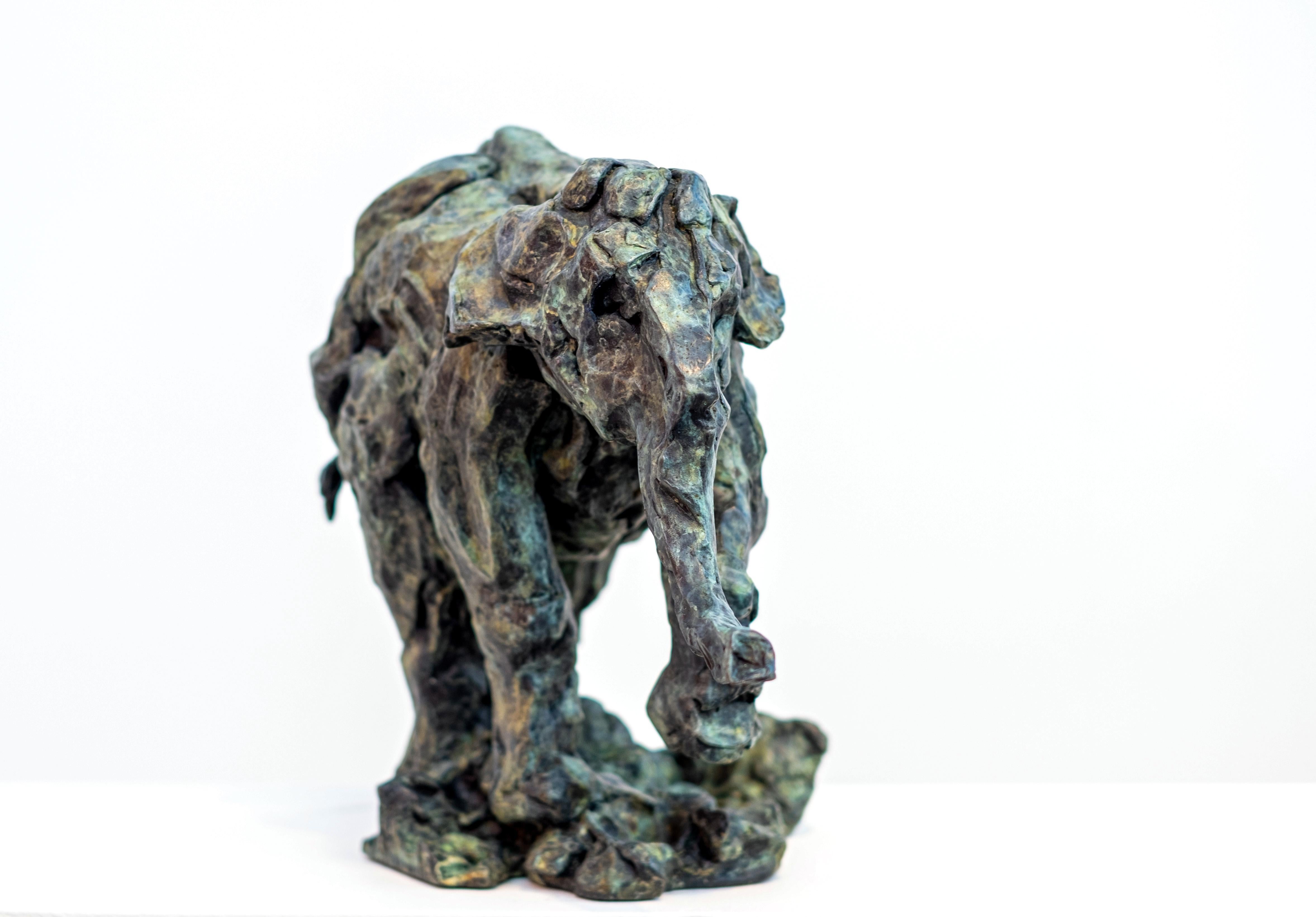 Elefantentraum – Jagd nach Tigern 3/8 – Bronzeskulptur auf Tischplatte (Zeitgenössisch), Sculpture, von Richard Tosczak