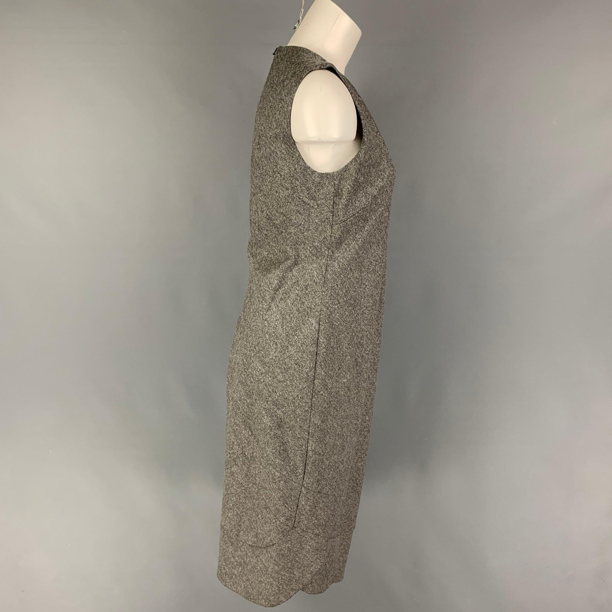 RICHARD TYLER dress comes in a grey virgin wool / cashmere featuring a v-neck, sleeveless, and a back zip up closure.
Very Good
Pre-Owned Condition. 

Marked:   44 

Measurements: 
 
Shoulder: 14.5 inches  Bust: 34 inches  Waist: 30 inches  Hip: 36