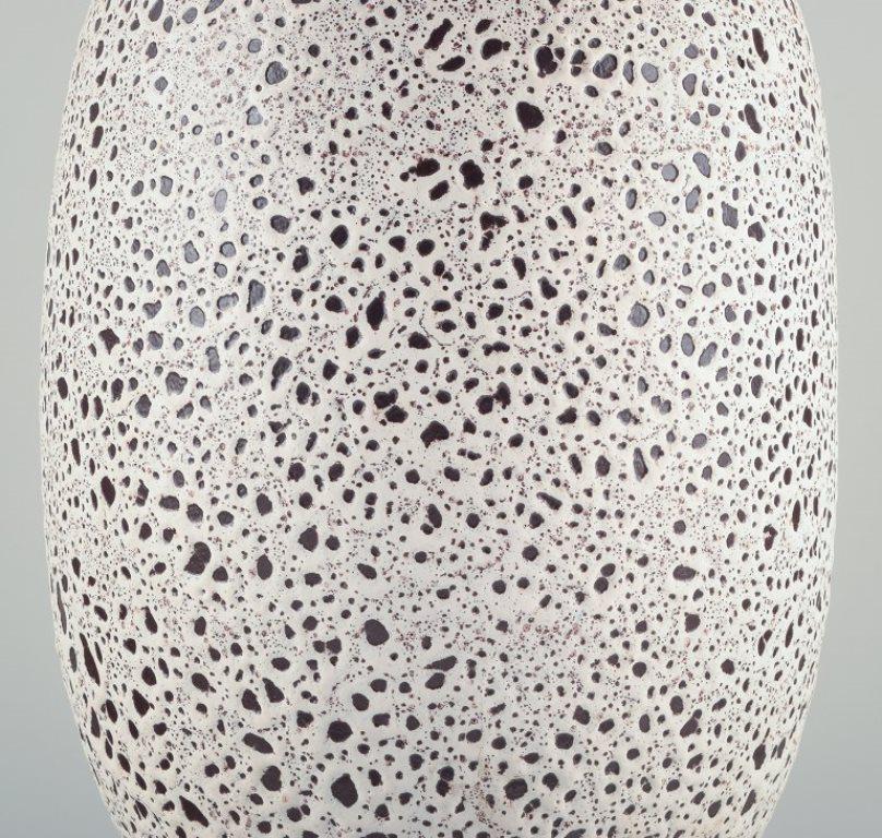 Moderno Richard Uhlemeyer (1900-1954), ceramista da studio tedesco. Grande vaso da terra in ceramica. in vendita