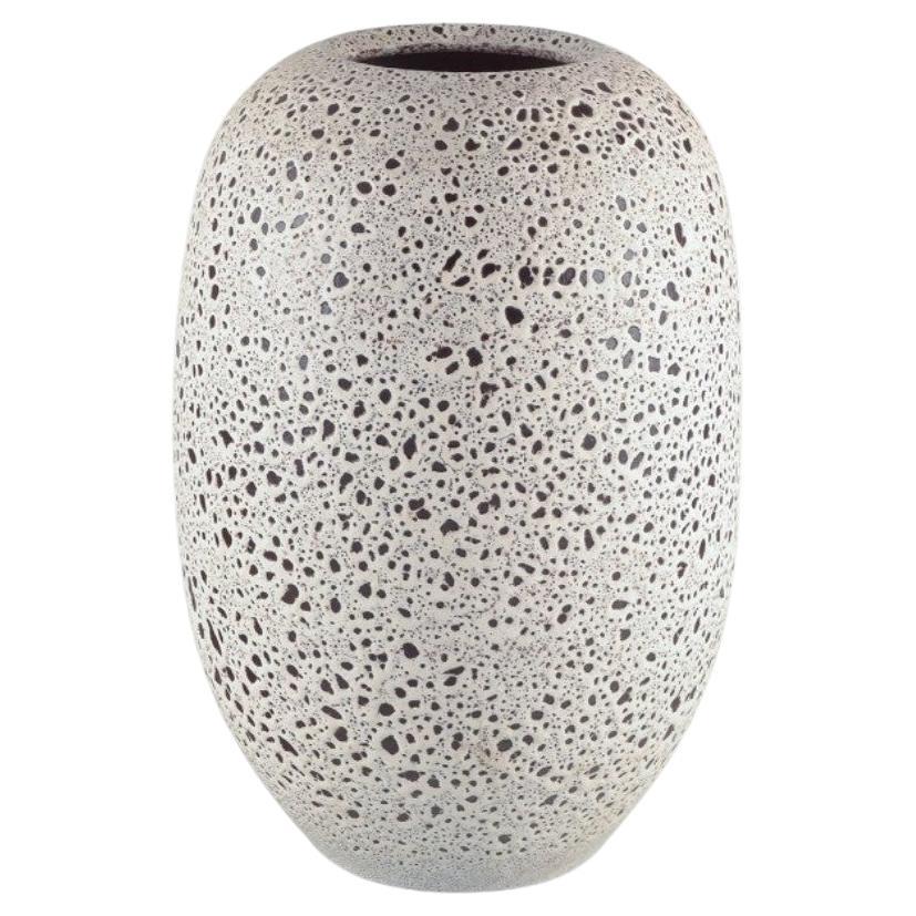 Richard Uhlemeyer (1900-1954), German studio ceramist. Large ceramic floor vase.