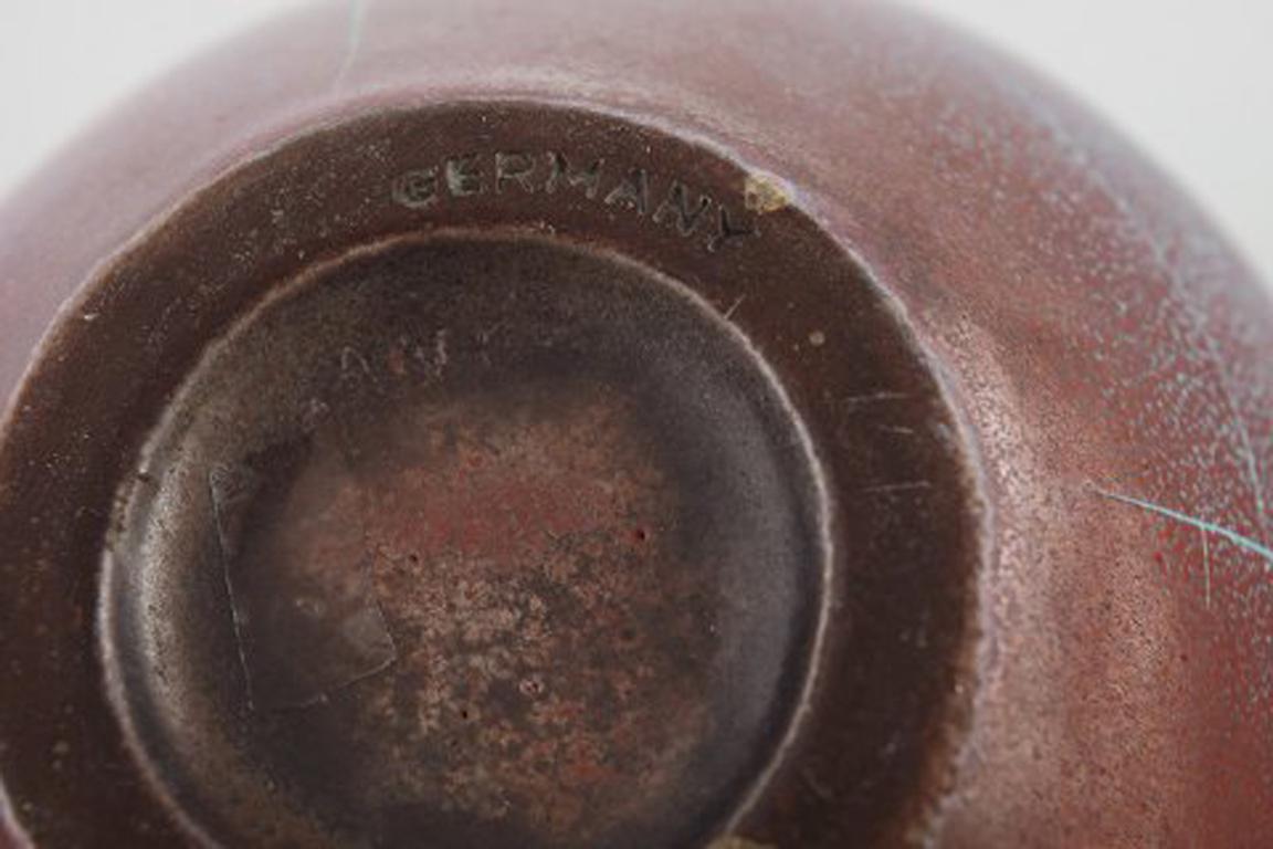 Richard Uhlemeyer, ceramista tedesco.
Brocca o vaso in ceramica, bellissimo smalto screziato con sfumature rosse.
Germania, anni '40-'50.
Misure: 25 cm x 18 cm.
In perfette condizioni.
Timbrato.