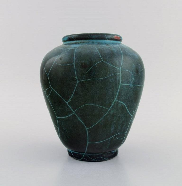 Richard Uhlemeyer, Germany. Vase in glazed ceramics. 
Beautiful crackled glaze in dark red and turquoise shades. 1950s.
Measures: 18 x 15.5 cm.
In excellent condition.
Stamped.