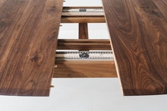 Richard Watson Table de salle à manger ovale extensible - 108" en noyer