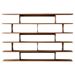 Estantería de pared Richard Watson en nogal 90" ancho x 10" fondo x 61" alto