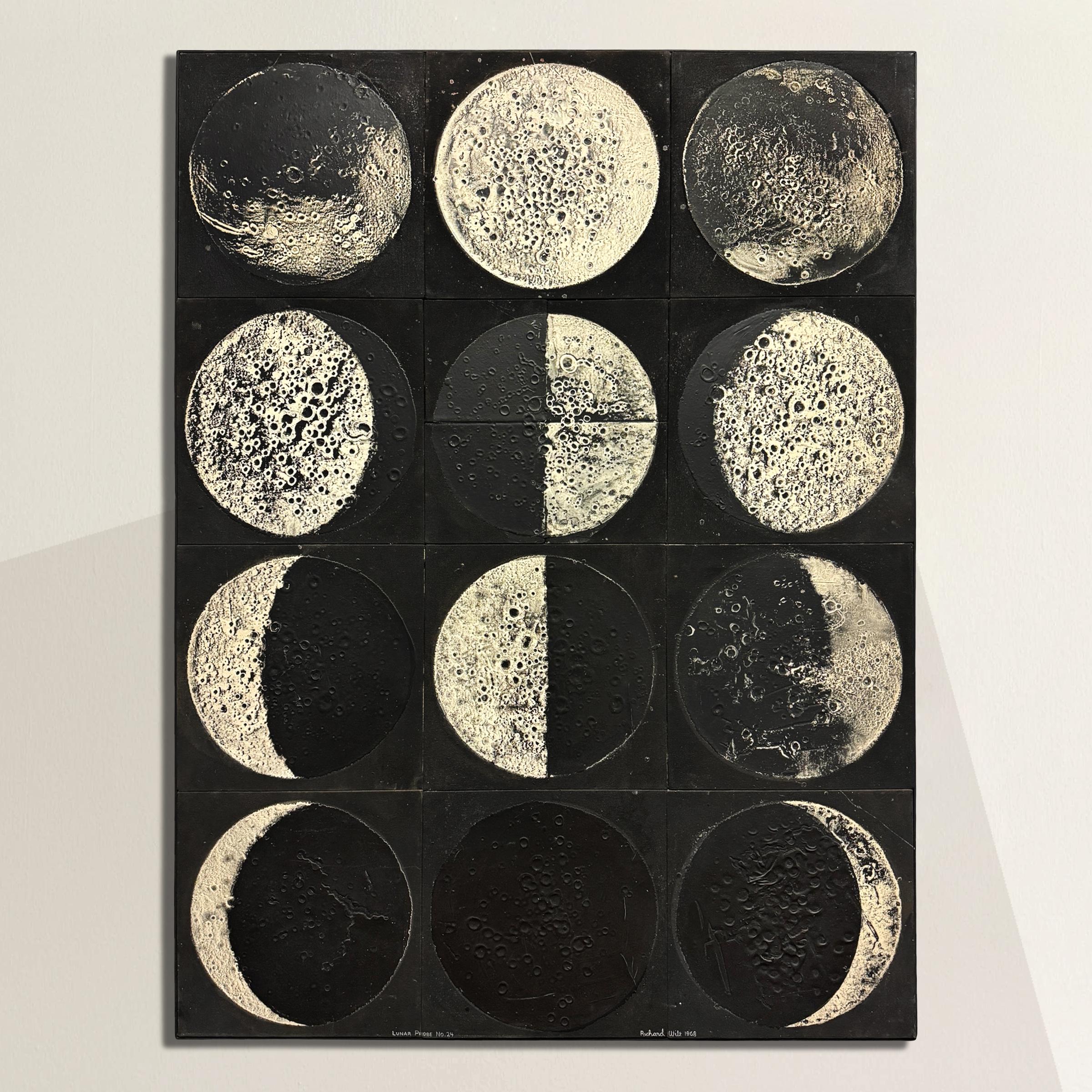 Richard Wilts Lunar Probe No. 24 (1968) fängt die Ehrfurcht und den Ehrgeiz des Weltraumwettlaufs der 1960er Jahre durch eine kraftvolle Darstellung der Mondphasen ein. Die 15 einzelnen Leinwände zeigen jeweils eine andere Mondphase, von Vollmond