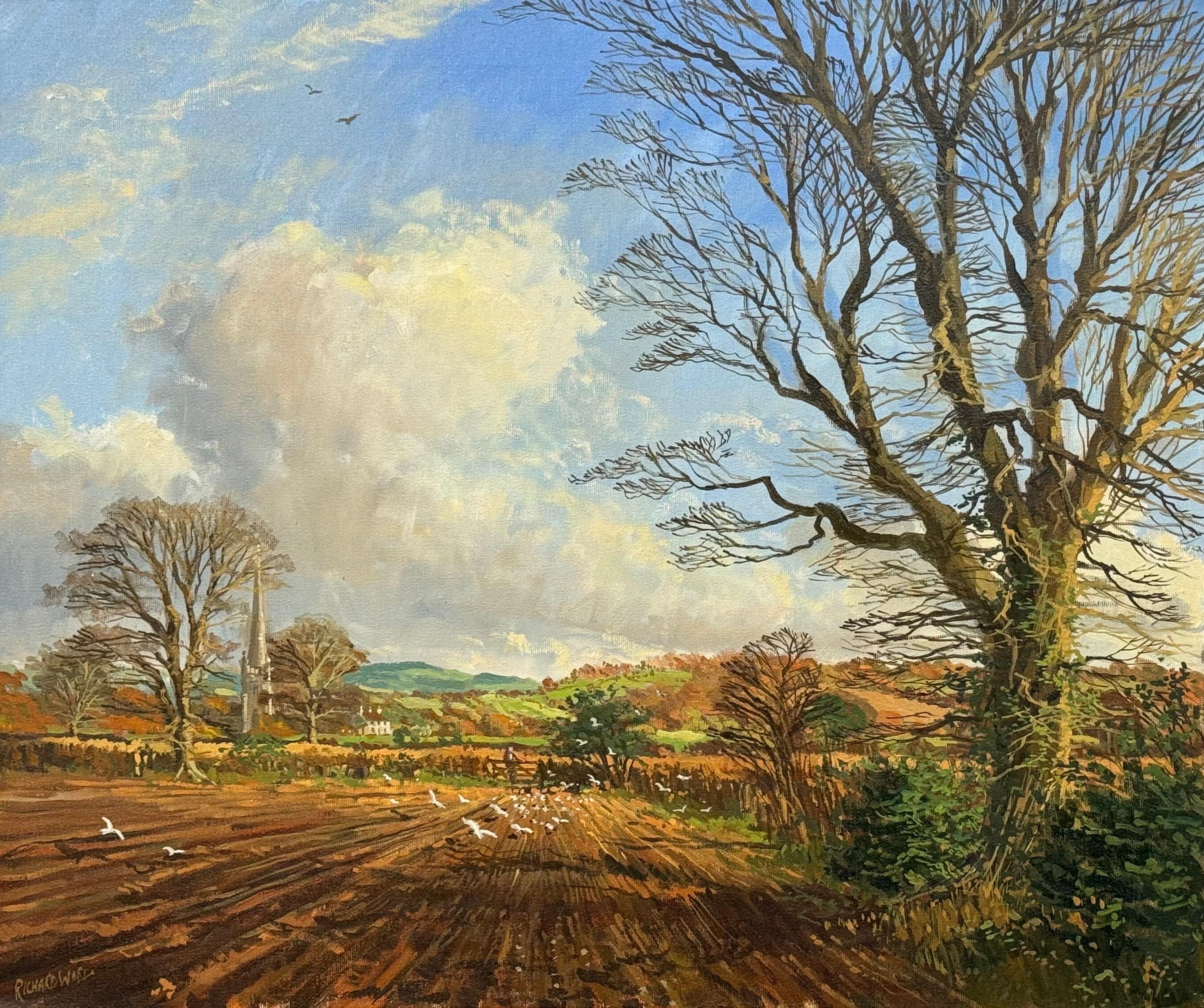 Paisaje invernal con gaviotas sobre campos arados en la campiña inglesa por el artista británico del siglo XX 

El arte mide 24 x 20 pulgadas 
El marco mide 28 x 24 pulgadas 

Richard Wood nació en Londres en 1950. Tras dejar la escuela, trabajó en