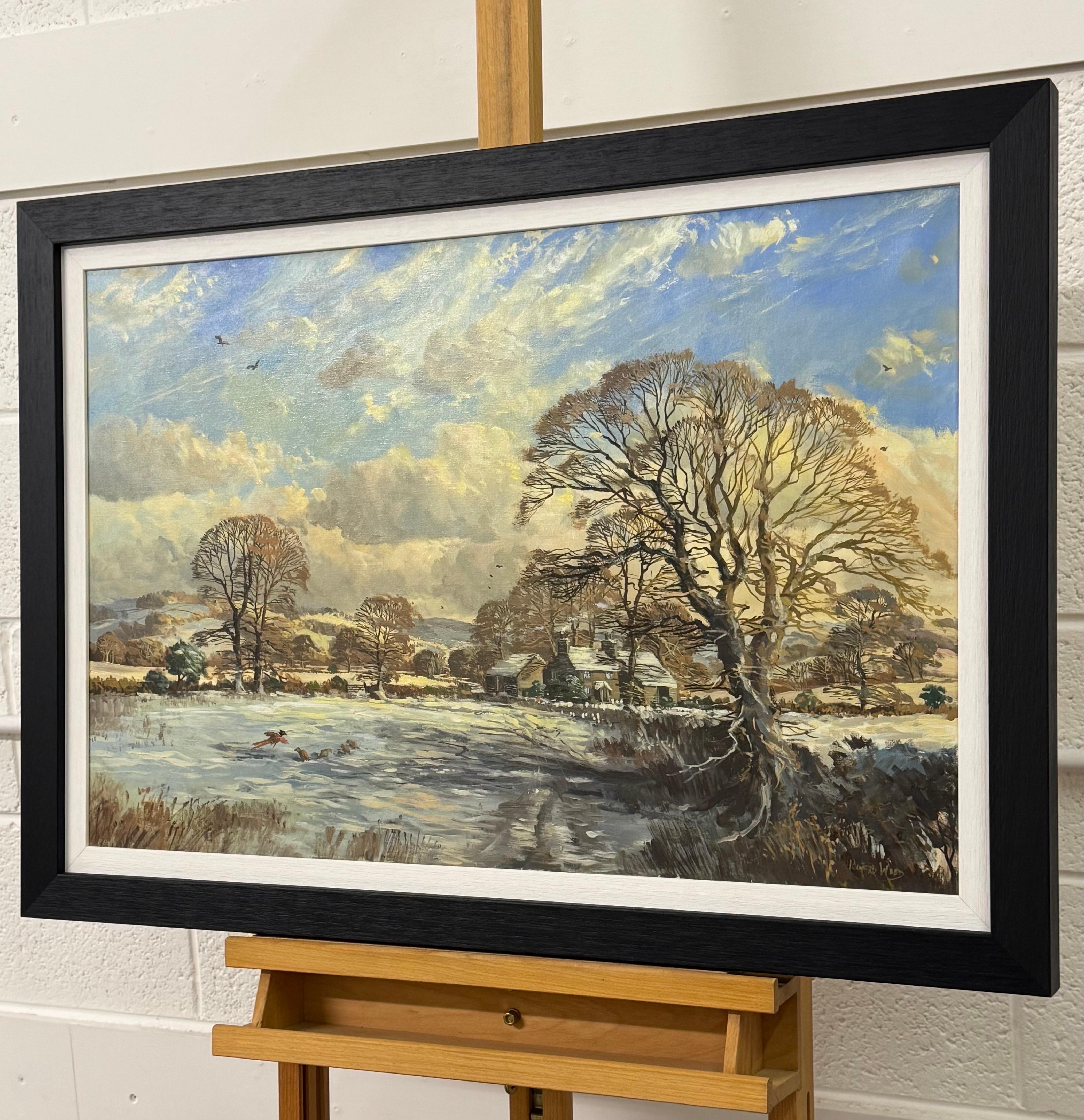 Paisaje invernal con campos y granja cubiertos de nieve en la campiña inglesa - Landscape Painting Marrón de Richard Wood