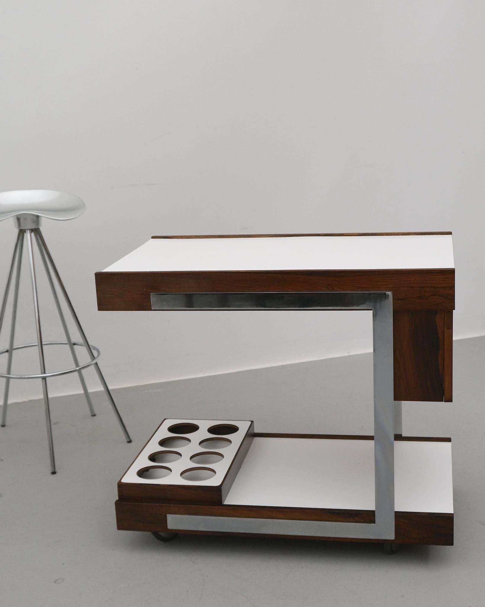 English Richard Young For Merrow Associates Bar Cart / Drinks Trolley from 1965. For Sale