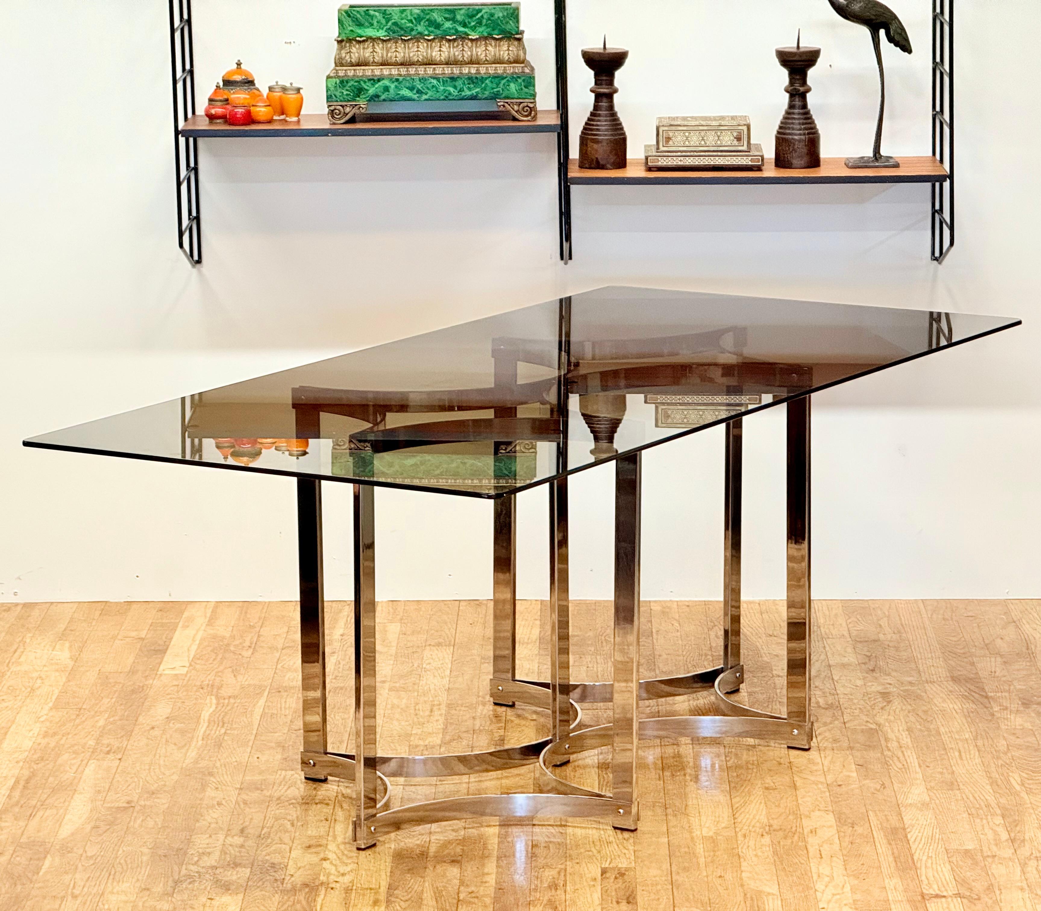 Table de salle à manger Richard Young pour Merrow Associates en chrome et verre fumé en vente 2