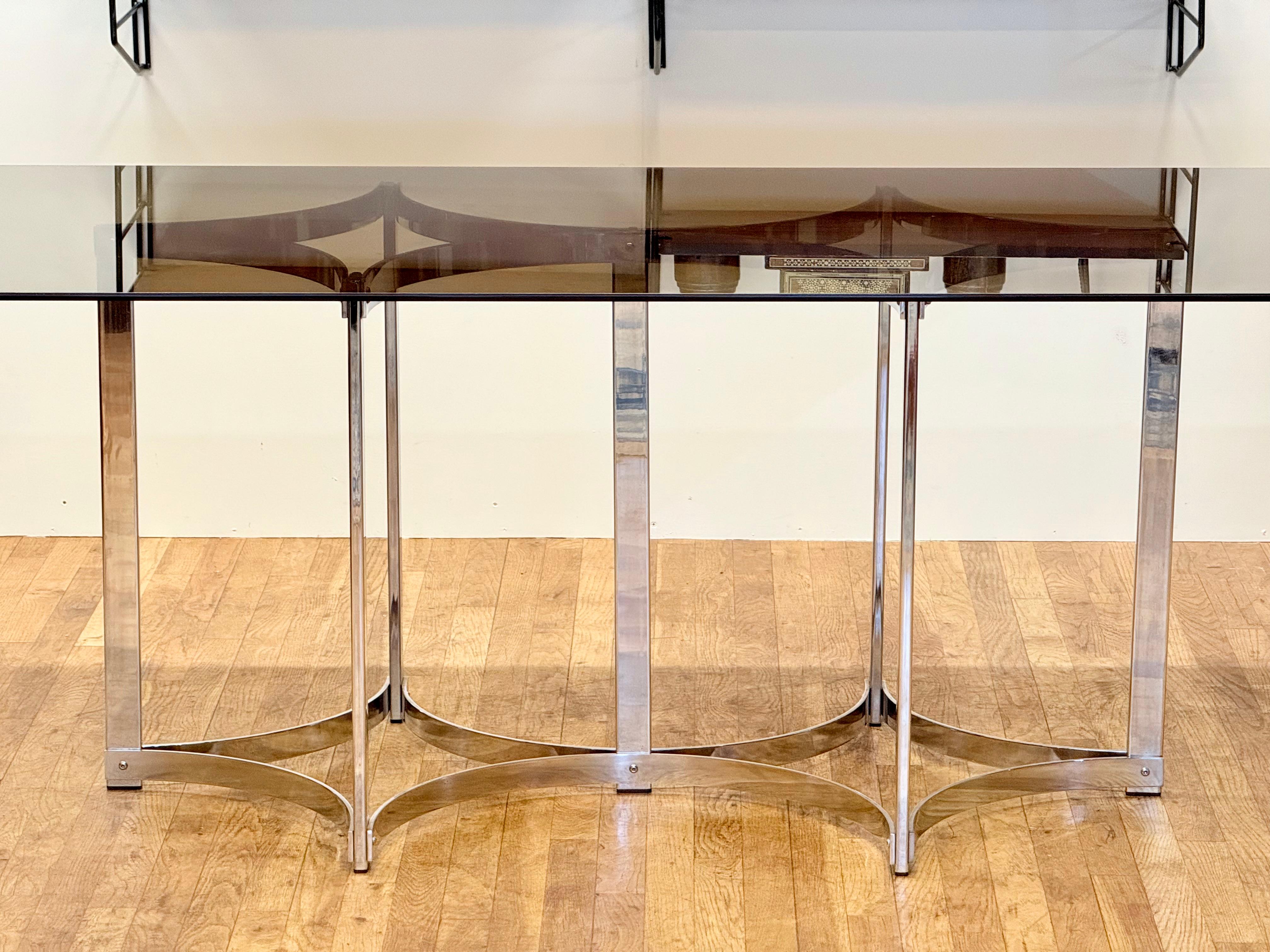 Table de salle à manger Richard Young pour Merrow Associates en chrome et verre fumé en vente 8
