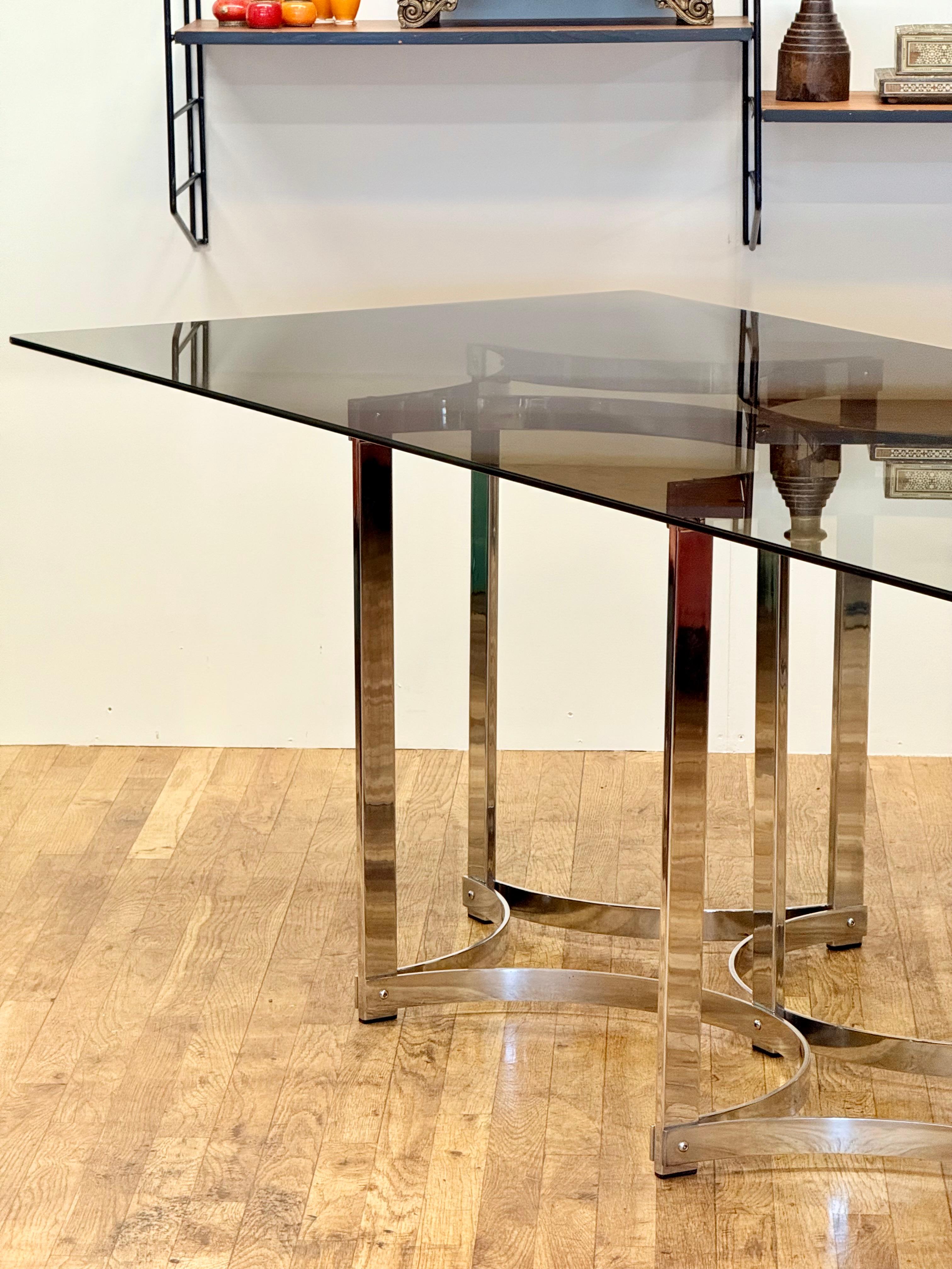 Table de salle à manger Richard Young pour Merrow Associates en chrome et verre fumé en vente 9