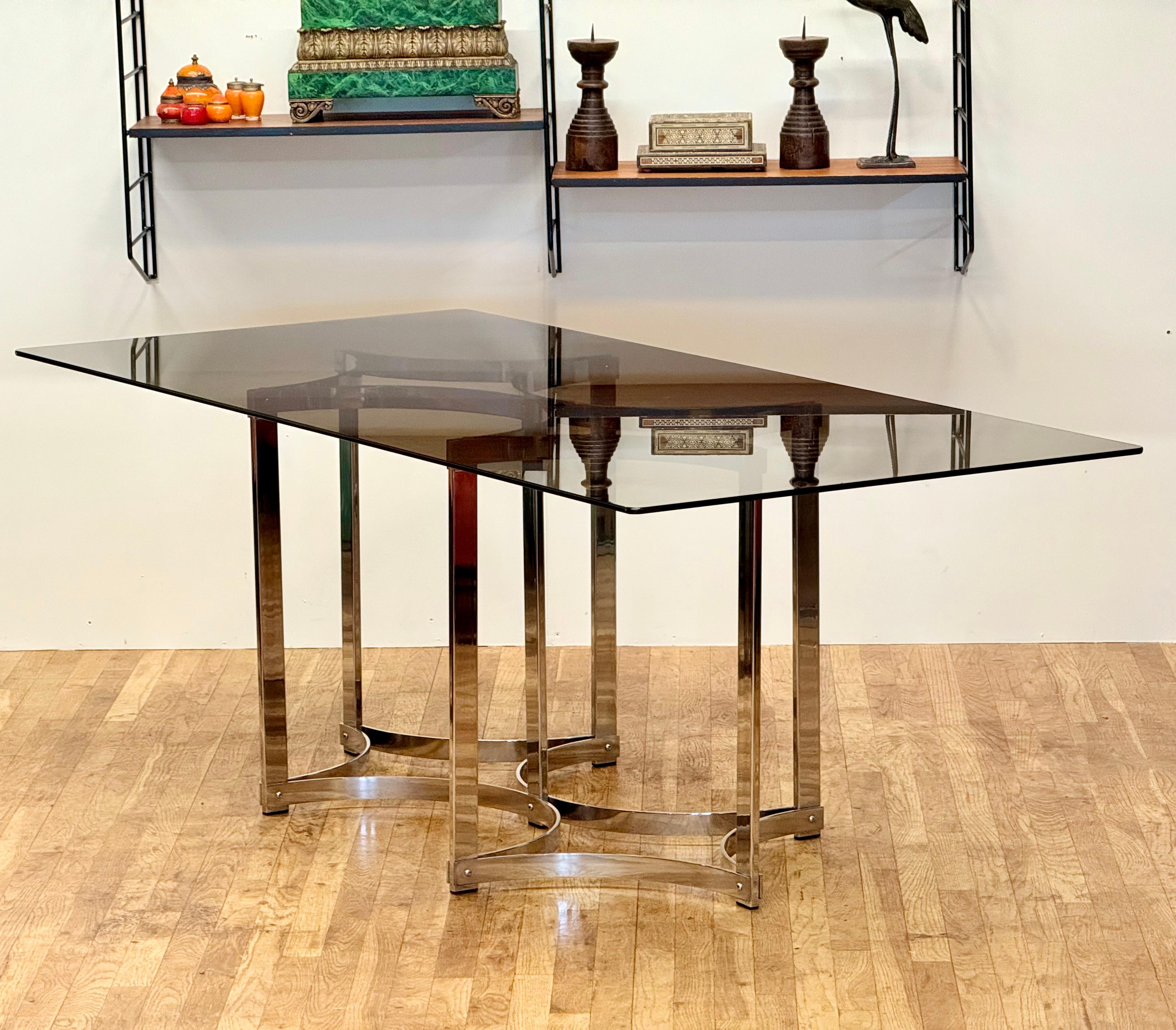 Table de salle à manger Richard Young pour Merrow Associates en chrome et verre fumé en vente 11