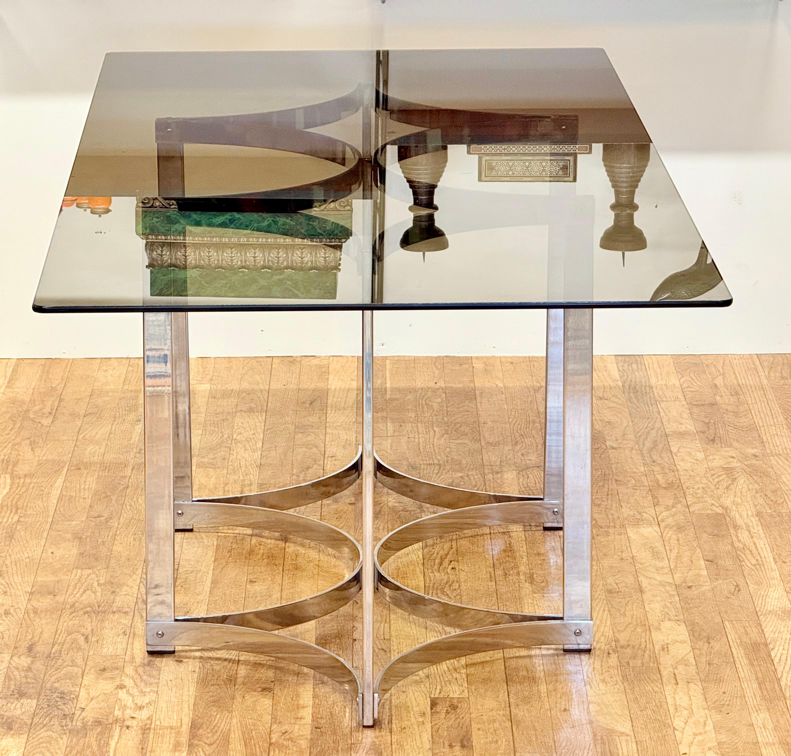 Table de salle à manger Richard Young pour Merrow Associates en chrome et verre fumé en vente 12