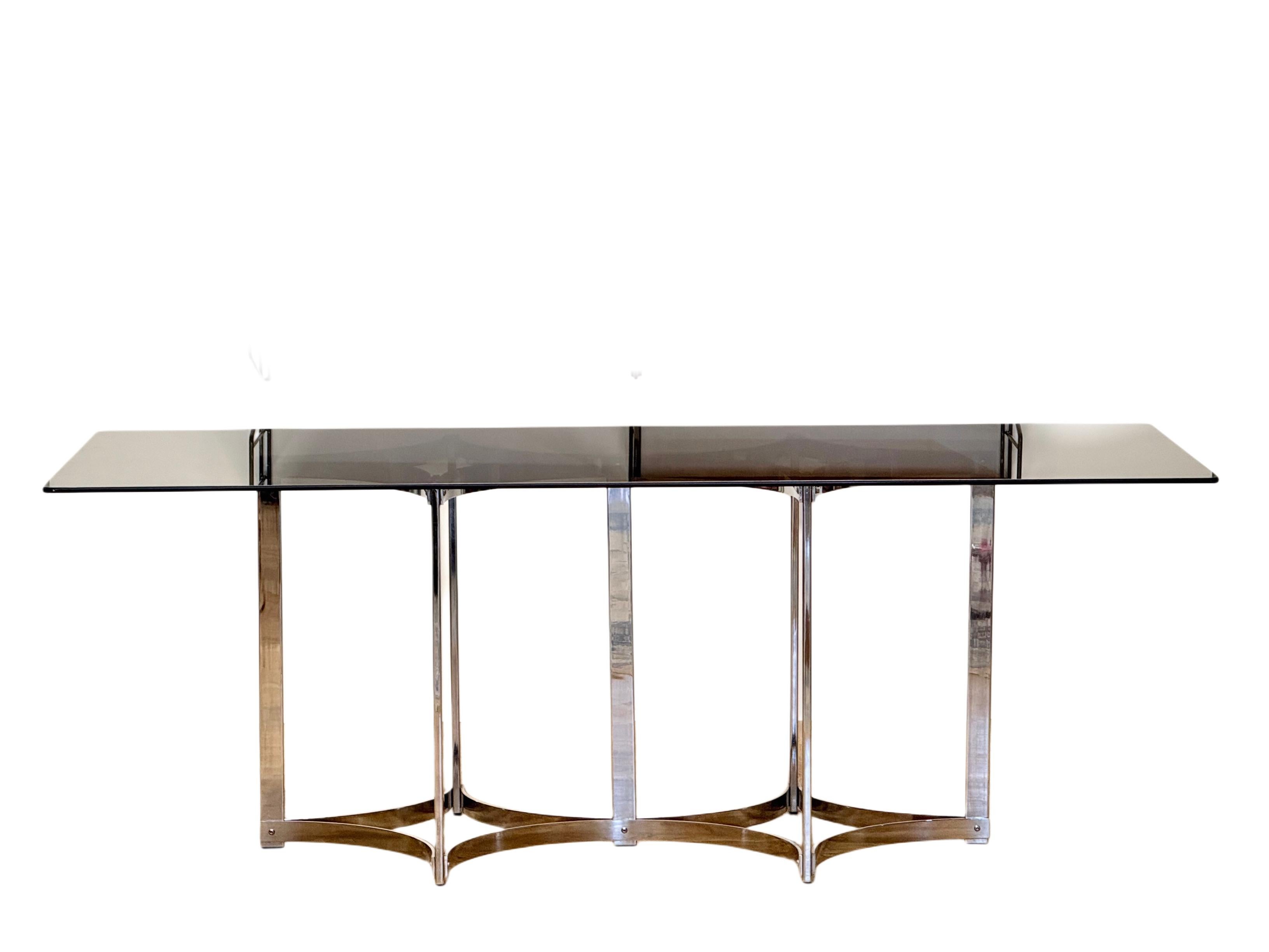 Britannique Table de salle à manger Richard Young pour Merrow Associates en chrome et verre fumé en vente