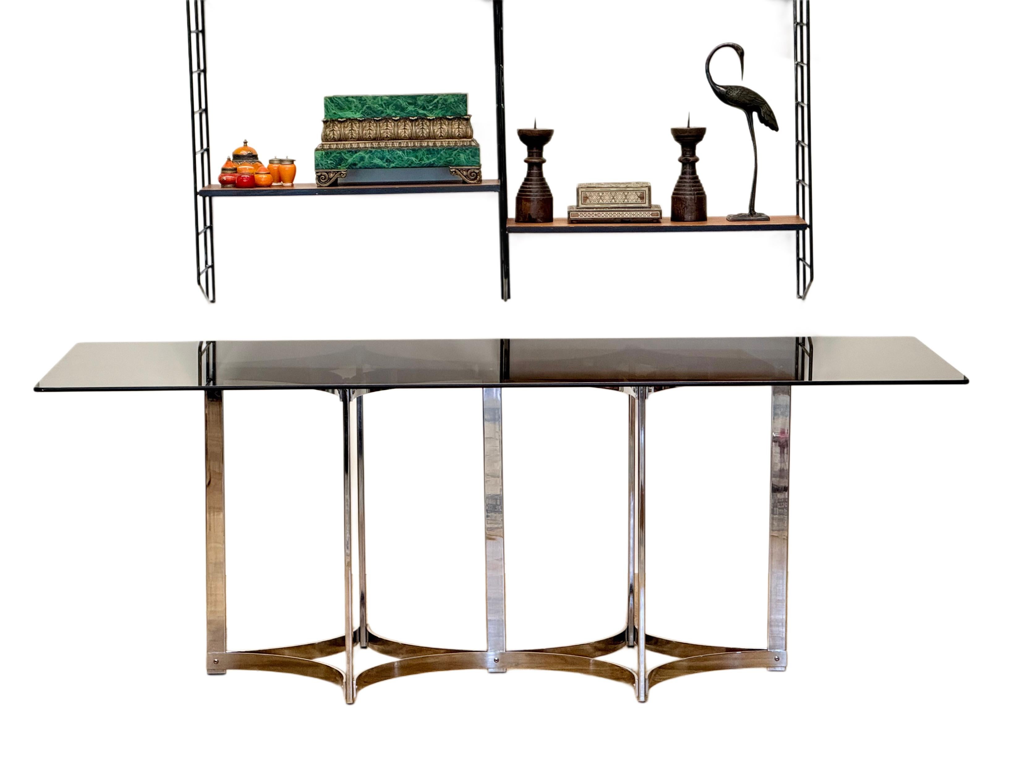 Poli Table de salle à manger Richard Young pour Merrow Associates en chrome et verre fumé en vente