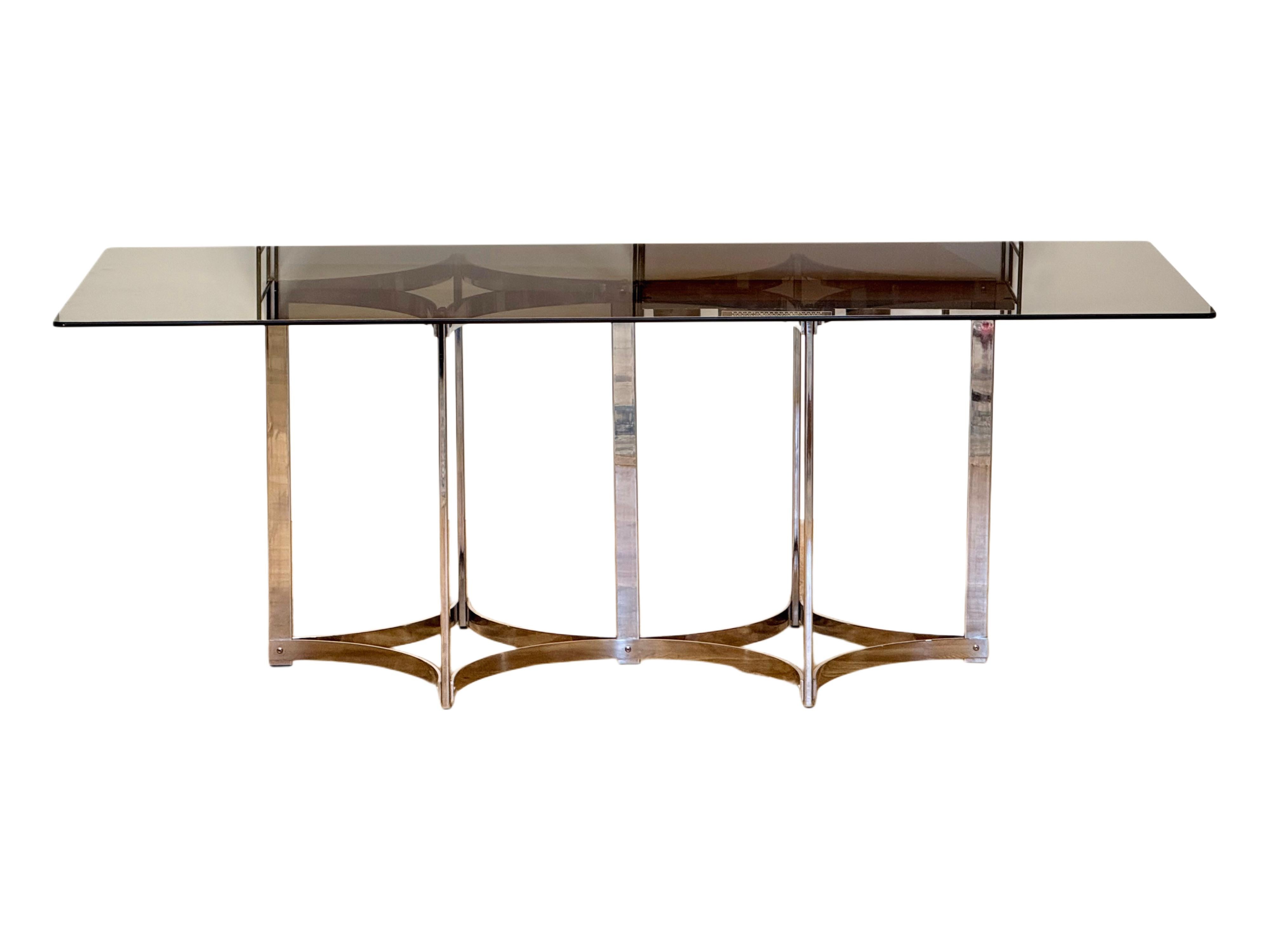 Table de salle à manger Richard Young pour Merrow Associates en chrome et verre fumé Bon état - En vente à Tonbridge, Kent