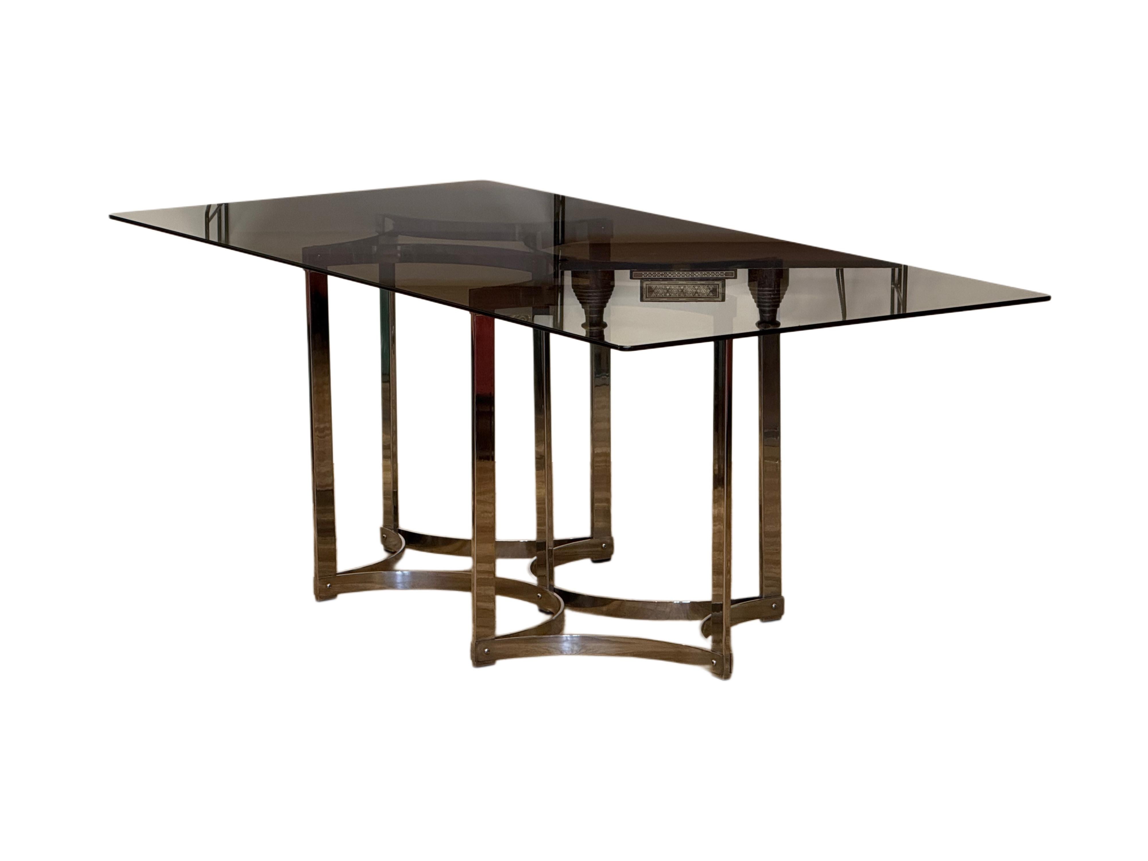 20ième siècle Table de salle à manger Richard Young pour Merrow Associates en chrome et verre fumé en vente