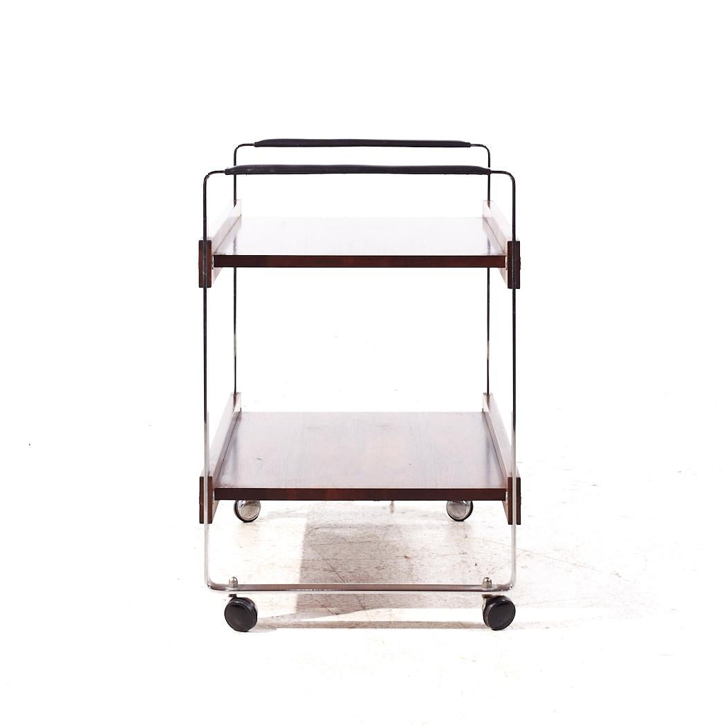 Richard Young pour Merrow Associates Chariot de service en palissandre et chrome du milieu du siècle dernier Bon état - En vente à Countryside, IL