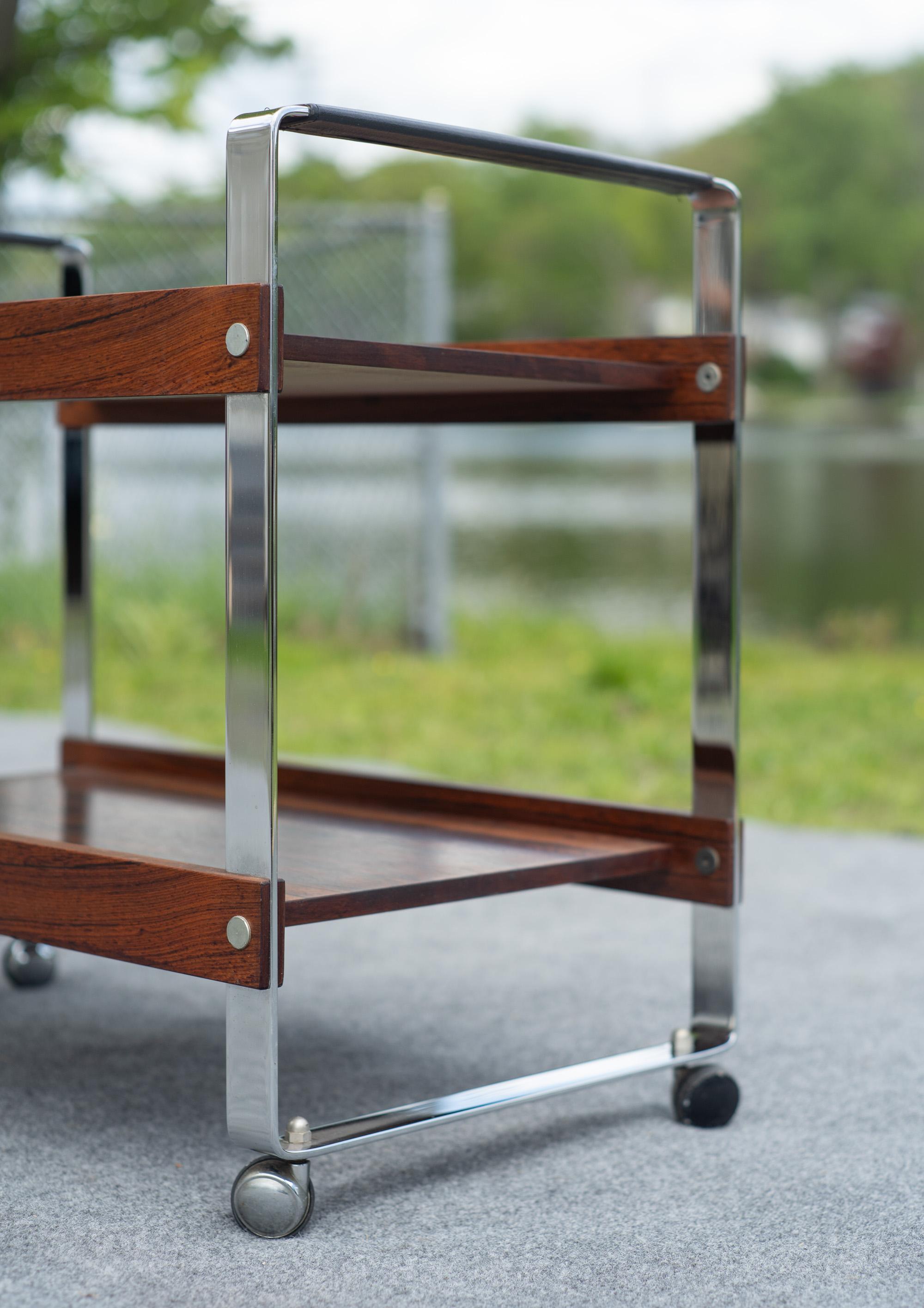 Richard Young - Merrow Associates Palisanderholz und verchromter Stahl, abgestufter MCM-Barwagen (Chrom) im Angebot