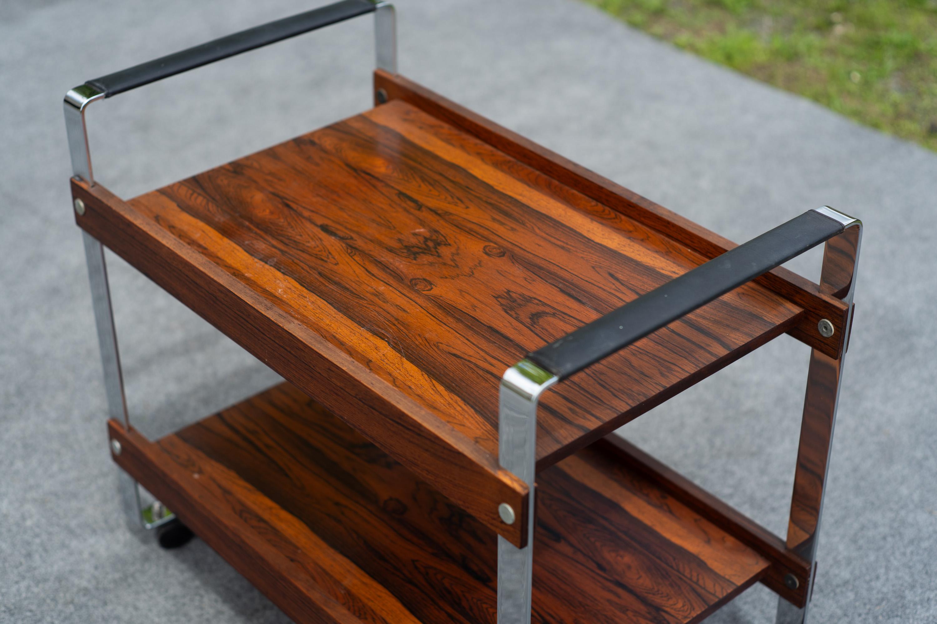 Richard Young - Merrow Associates Palisanderholz und verchromter Stahl, abgestufter MCM-Barwagen im Angebot 1