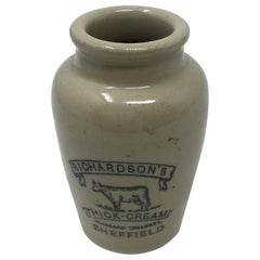 Pot publicitaire Richardson's Thick-Cream en pierre de fer