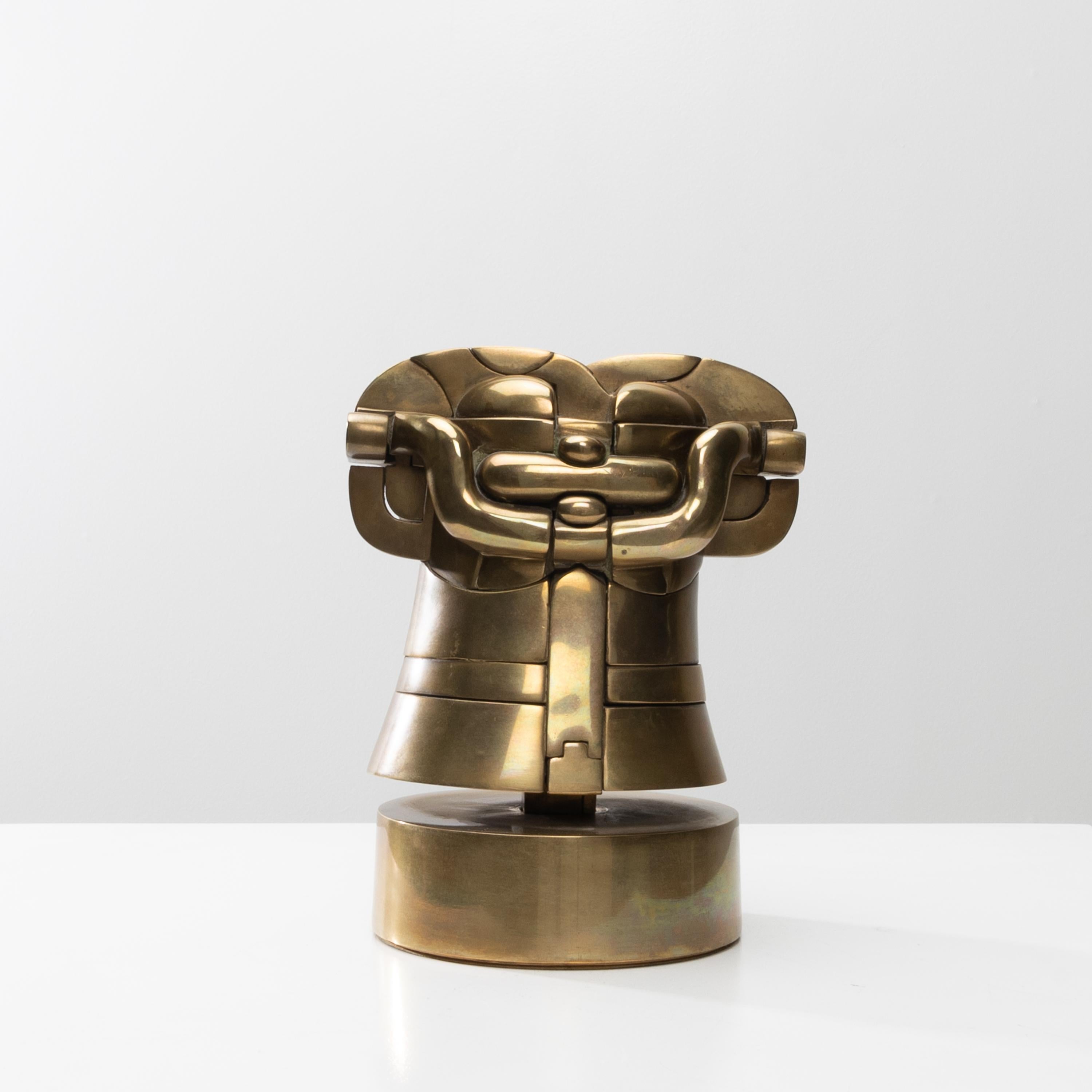 Richelieu (Opus 115) di Miguel Berrocal
Scultura in ottone lucido composta da 60 elementi ad incastro.
Da un'edizione limitata di 2000 copie.
La nostra copia porta il numero 1066/2000.

Miguel Berrocal (1933-2006) è stato un rinomato scultore e