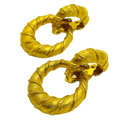RICHELIEU signed vintage gold door knocker designer clip on earrings