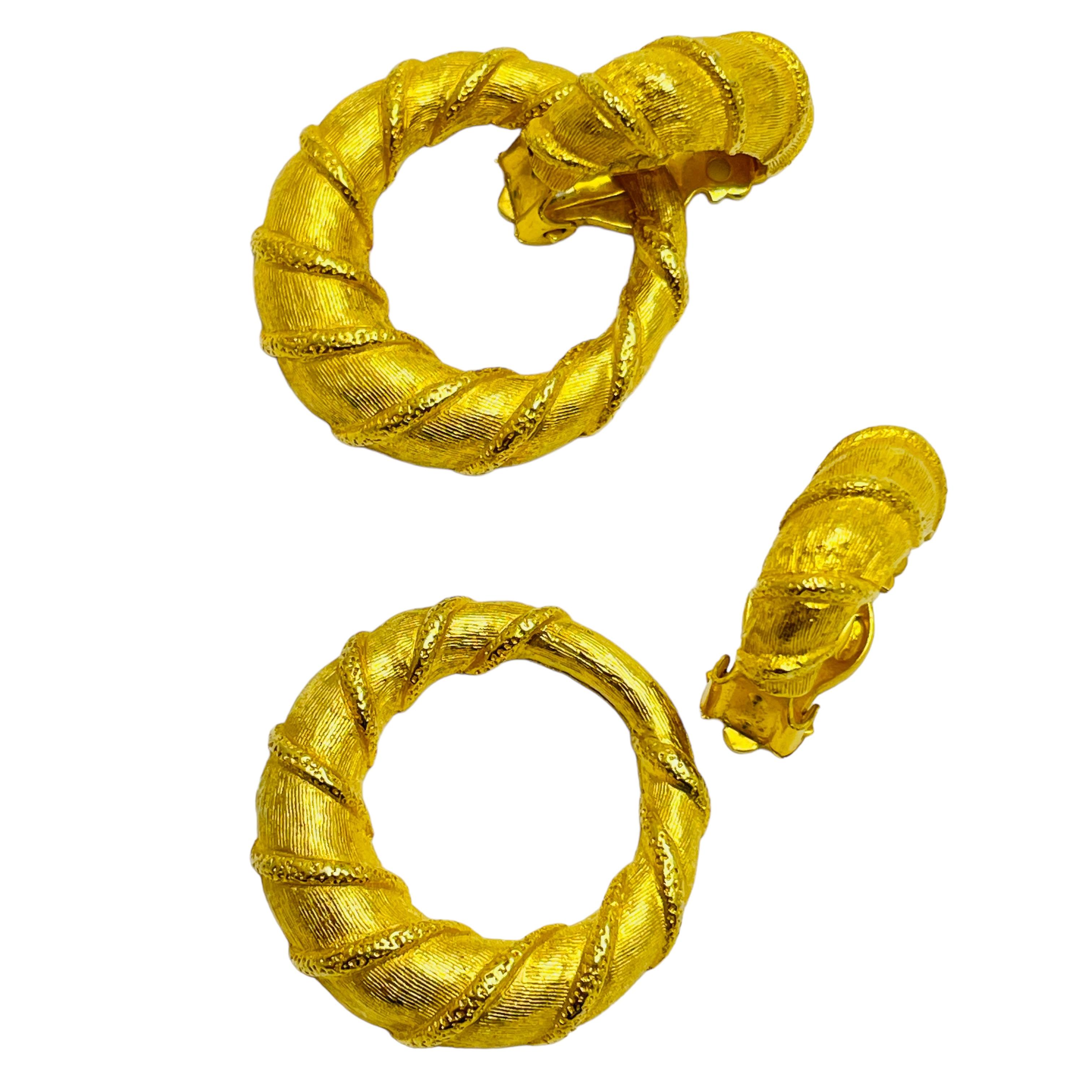 Orecchini a clip firmati RICHELIEU con battente d'oro d'epoca In condizioni buone in vendita a Palos Hills, IL