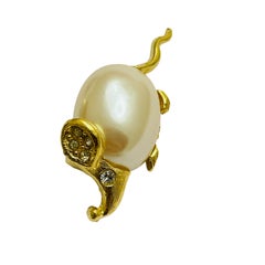 RICHELIEU signed vintage gold rhinestone pearl tiny mouse designer brooch