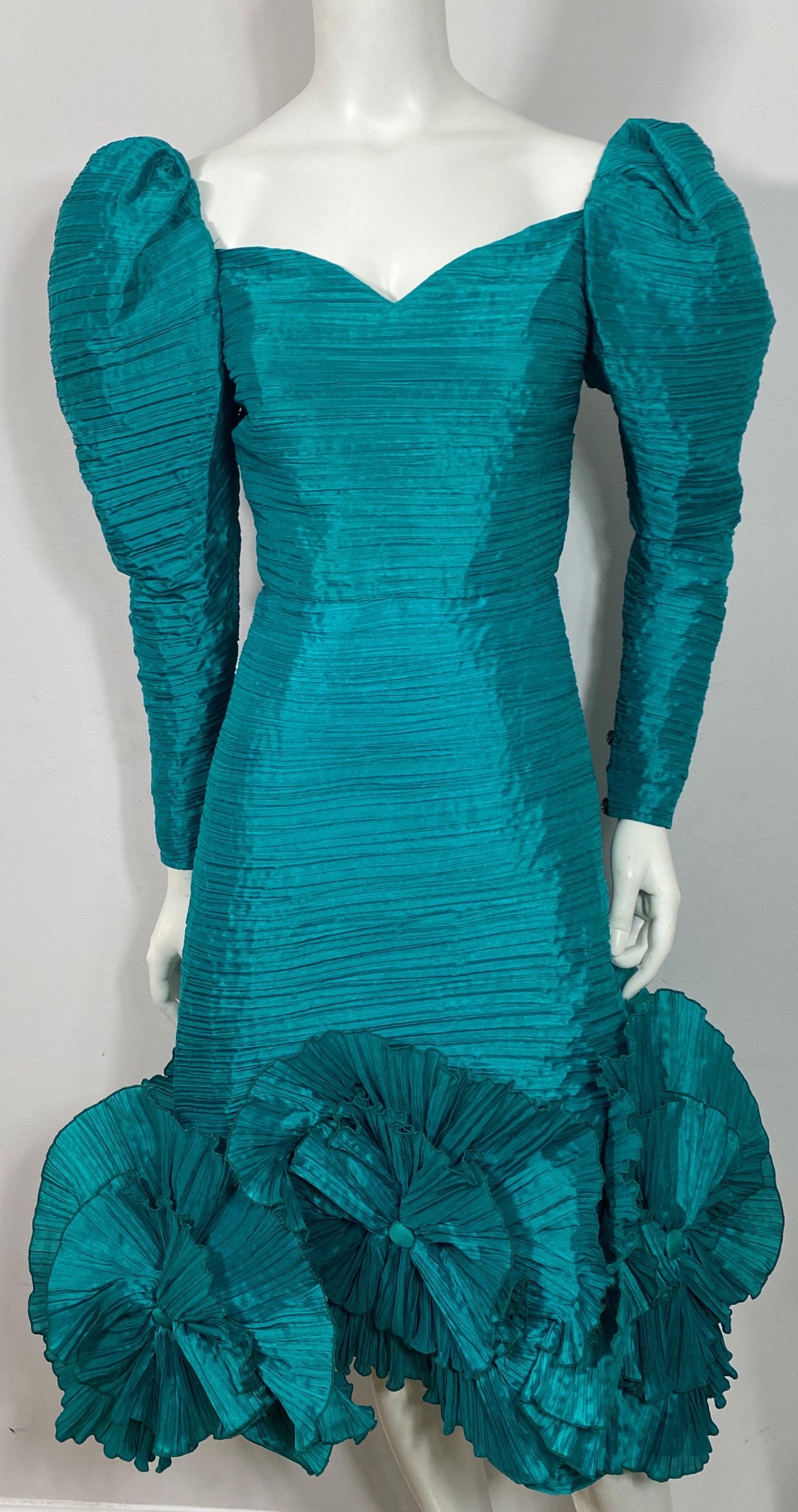 Richilene 1990’s Emerald Green Pleated Silk Dress-Size 4 In Good Condition For Sale In West Palm Beach, FL