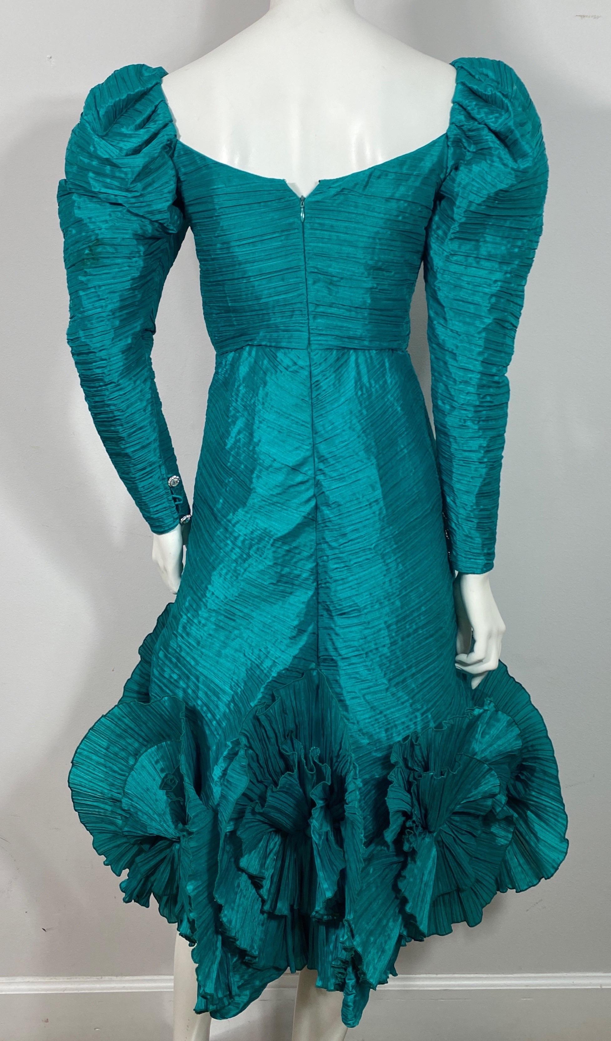 Vestido plisado de seda verde esmeralda Richilene 1990-Talla 4 en venta 2
