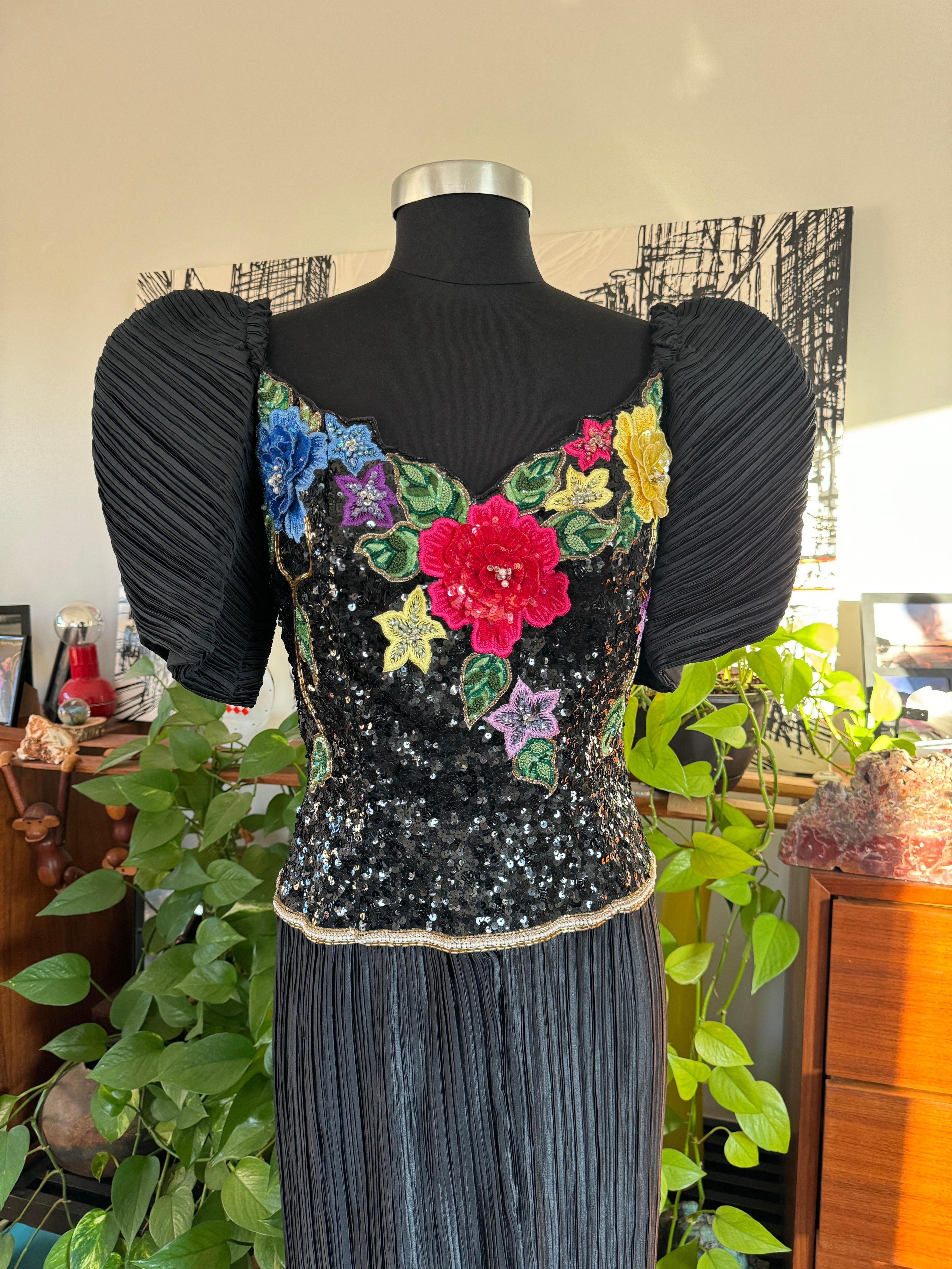 Richilene Bata Negra Floral Esculpida con Lentejuelas Años 90 Plisado Plisse en venta 6