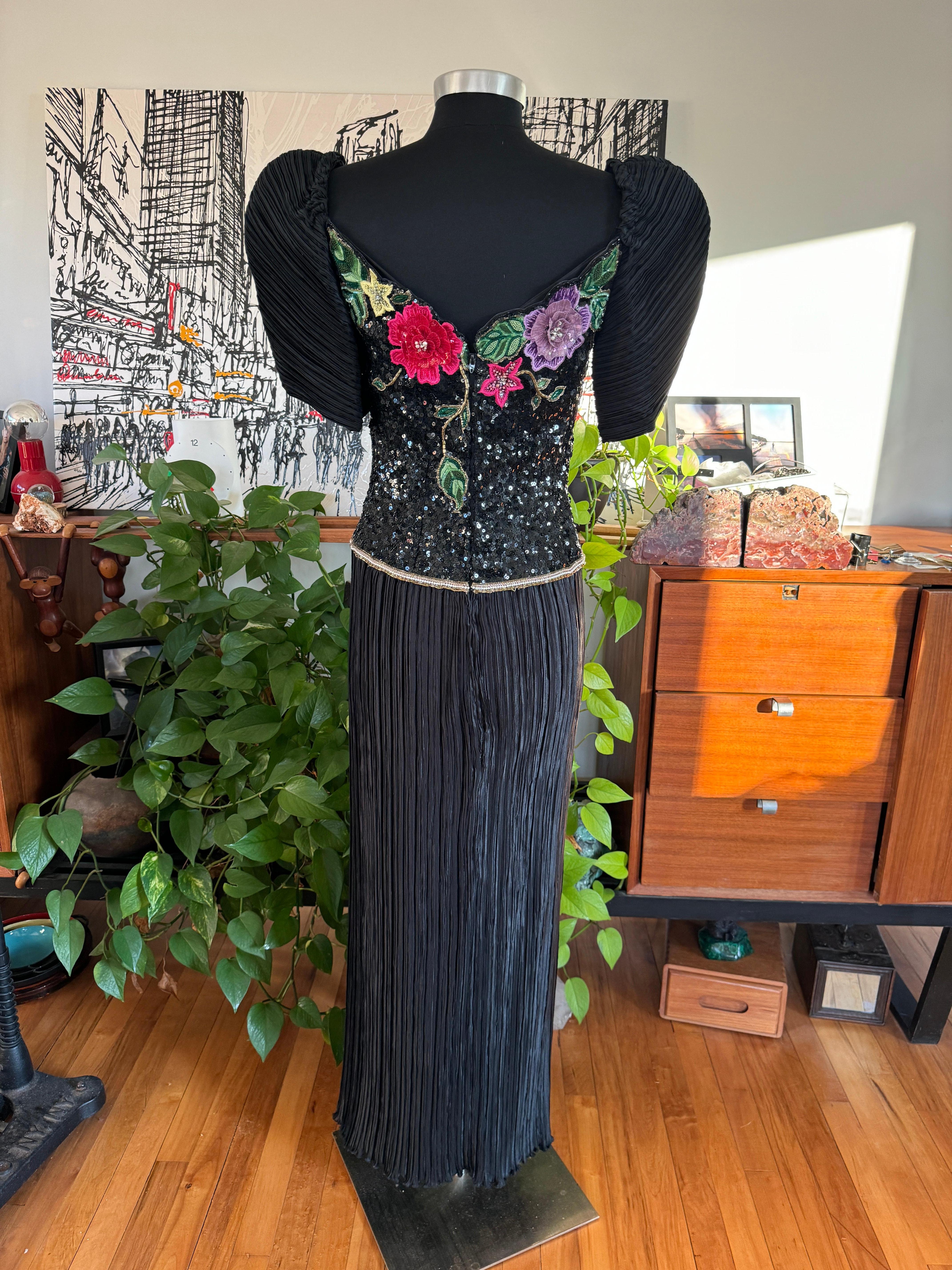 Richilene Bata Negra Floral Esculpida con Lentejuelas Años 90 Plisado Plisse en venta 14
