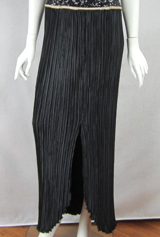 Schwarzes geblümtes, paillettenbesetztes, skulpturales Kleid von Gentilene, 1990er Jahre im Angebot 3