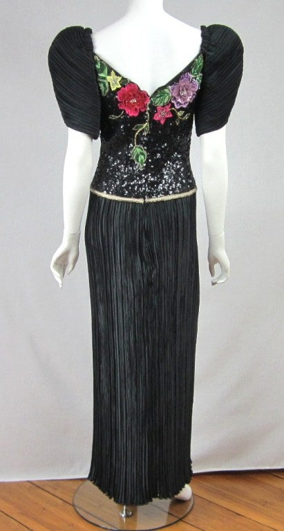 Schwarzes geblümtes, paillettenbesetztes, skulpturales Kleid von Gentilene, 1990er Jahre im Angebot 5