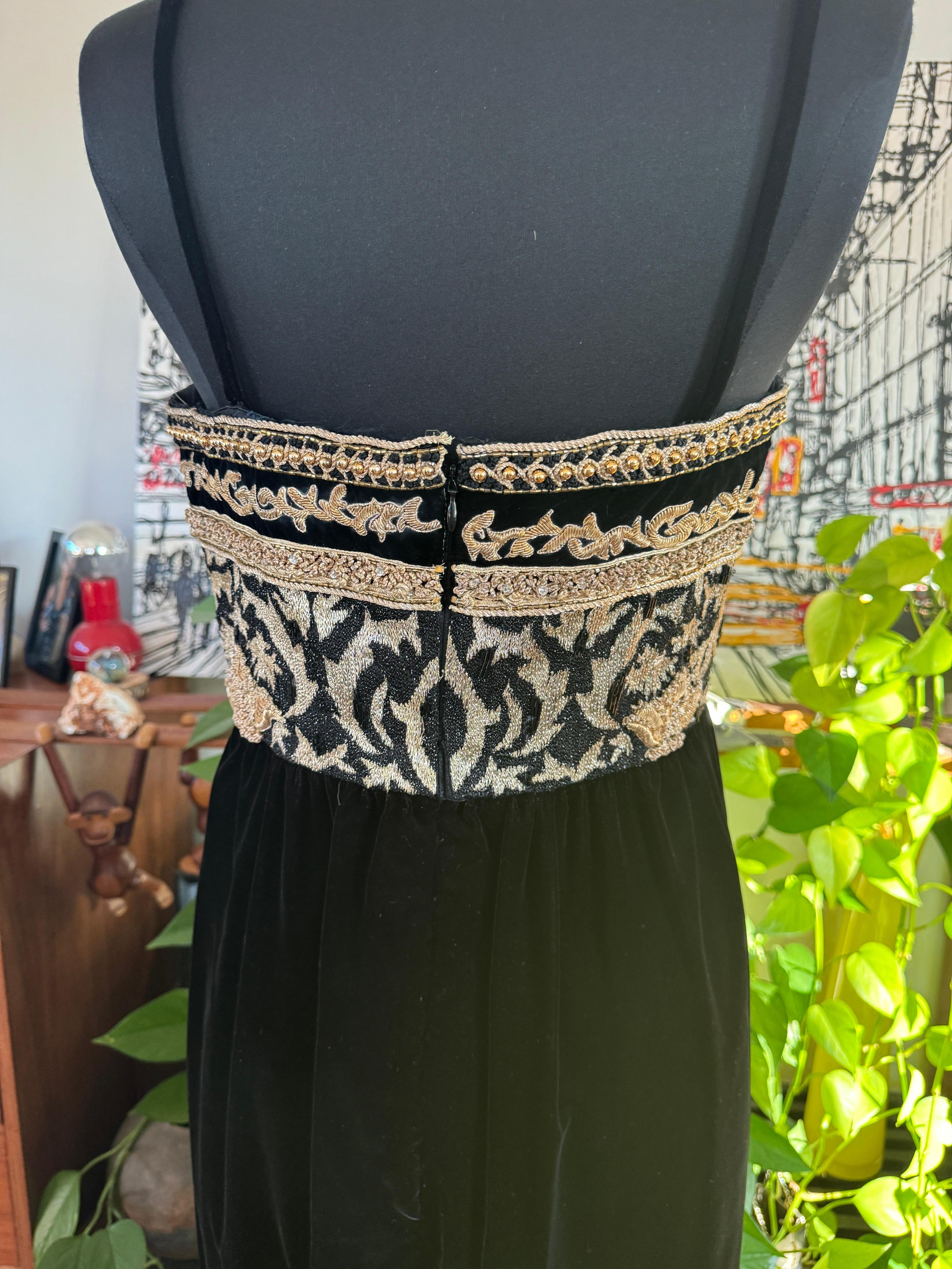 Richilene Black Gold Fleur De Lis Gown 1980s For Sale 7