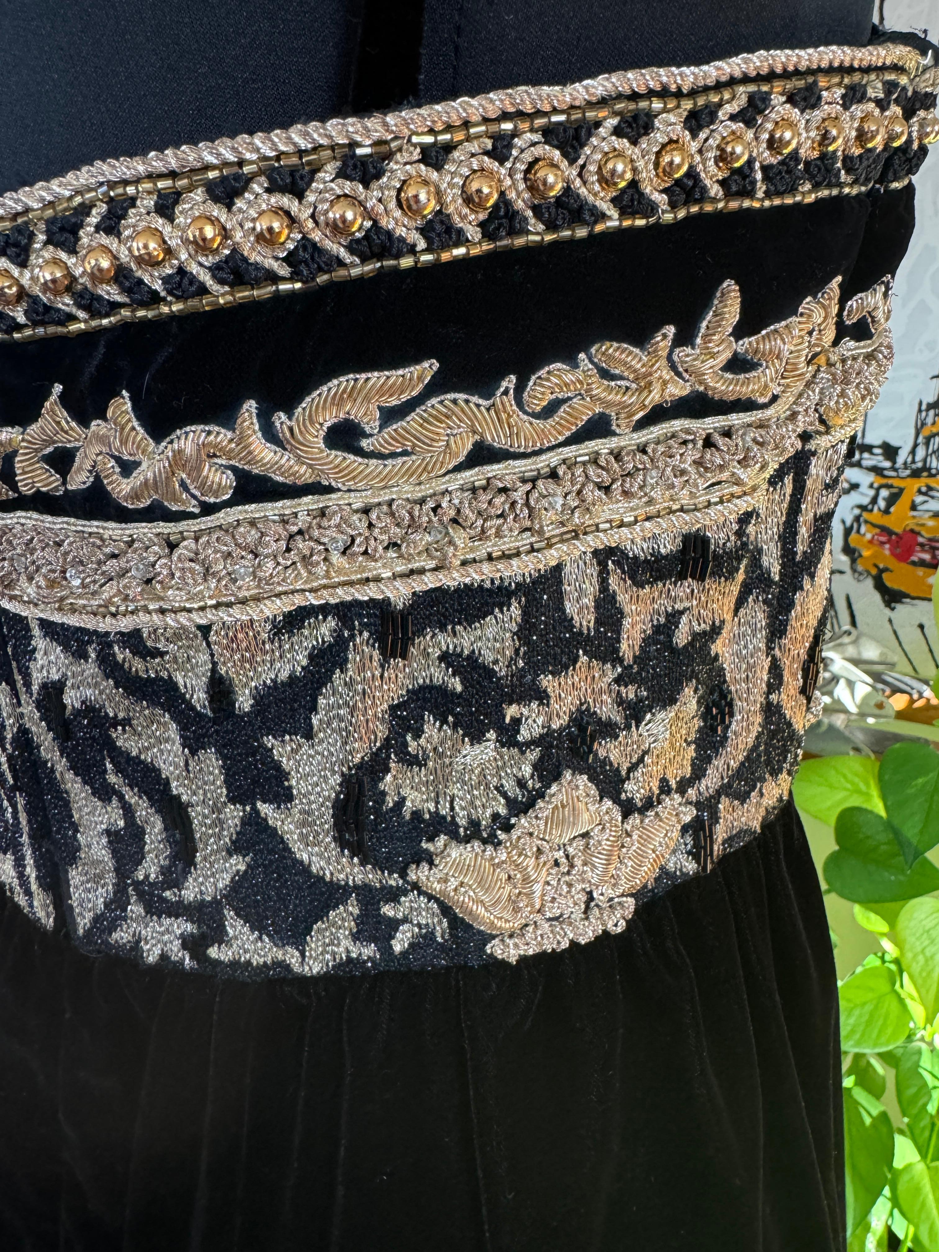 Richilene Black Gold Fleur De Lis Gown 1980s For Sale 10