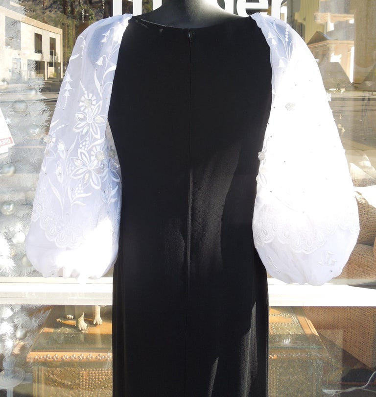 Richilene New York Beaded Organza Sleeve Black Crepe Evening Dress In Good Condition For Sale In Palm Springs, CA