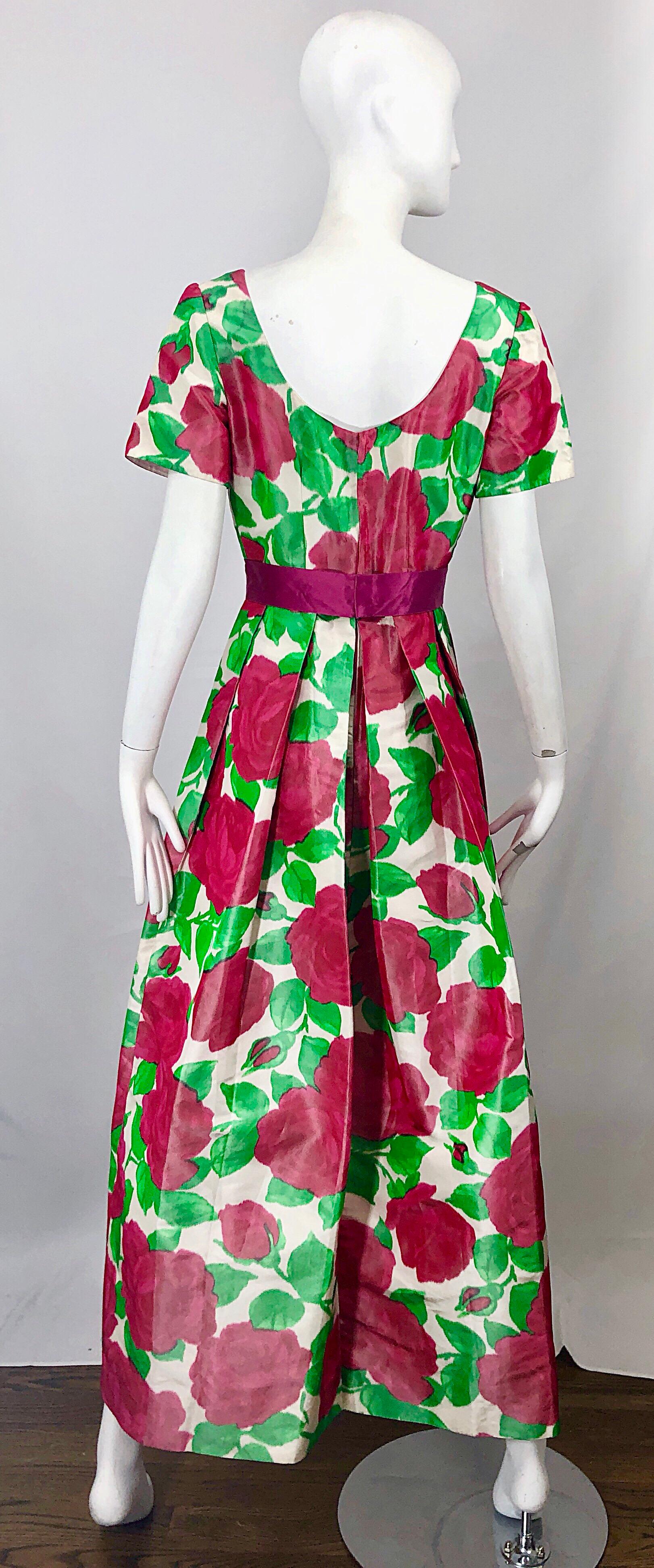 1970s Richilene Silk Taffeta Rose Print Short Sleeve Vintage 70s Couture Gown In condizioni ottime in vendita a San Diego, CA