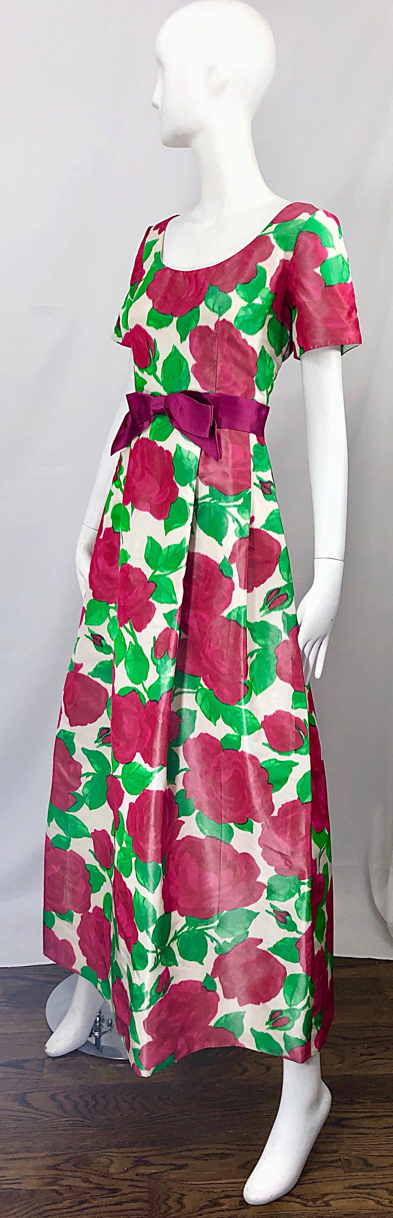 Donna 1970s Richilene Silk Taffeta Rose Print Short Sleeve Vintage 70s Couture Gown in vendita