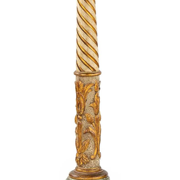 Lampada da terra antica veneziana riccamente intagliata e policromata In condizioni buone in vendita a Leesburg, VA