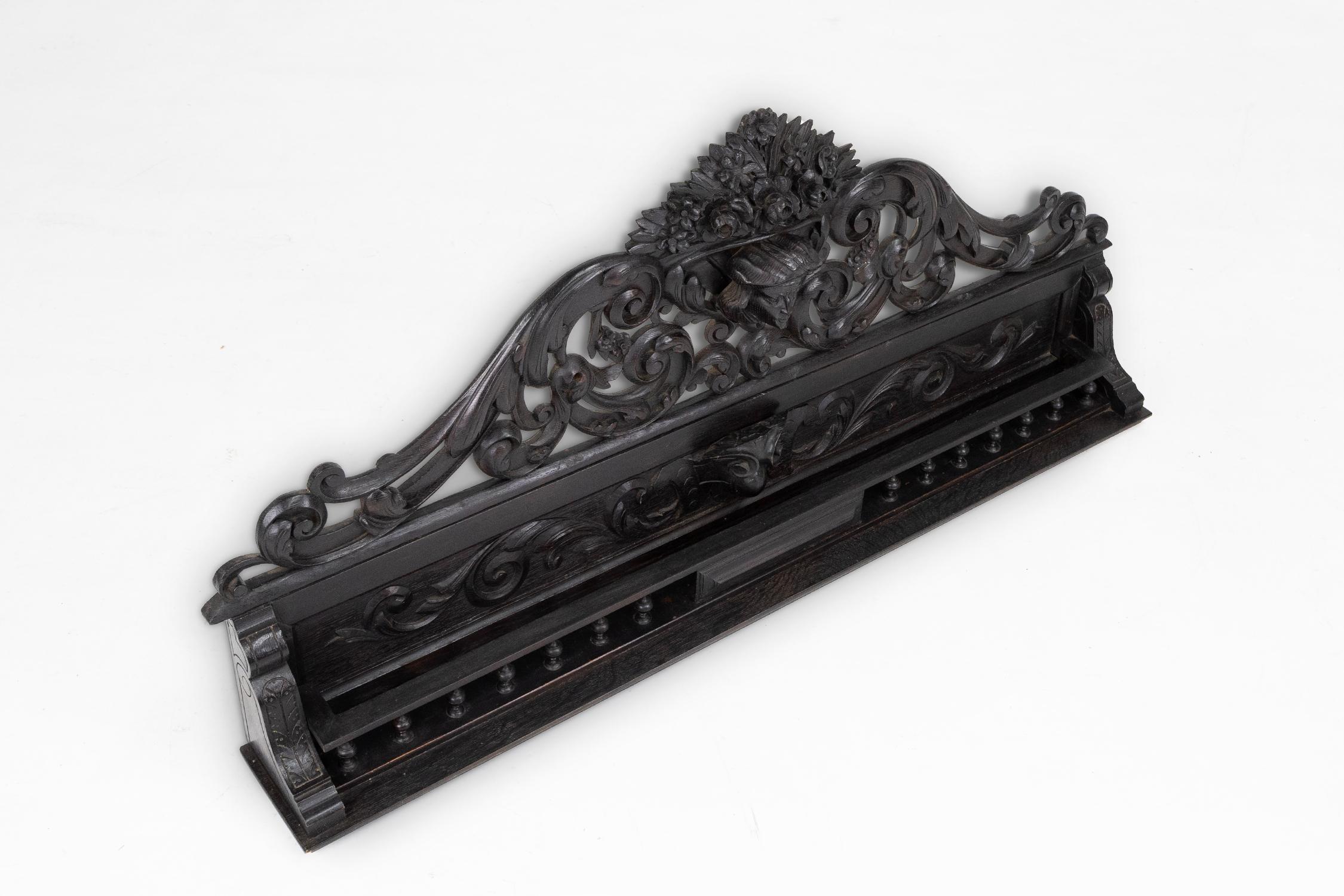 Etagère baroque en bois noir richement sculpté, France ca. 1850 en vente 4