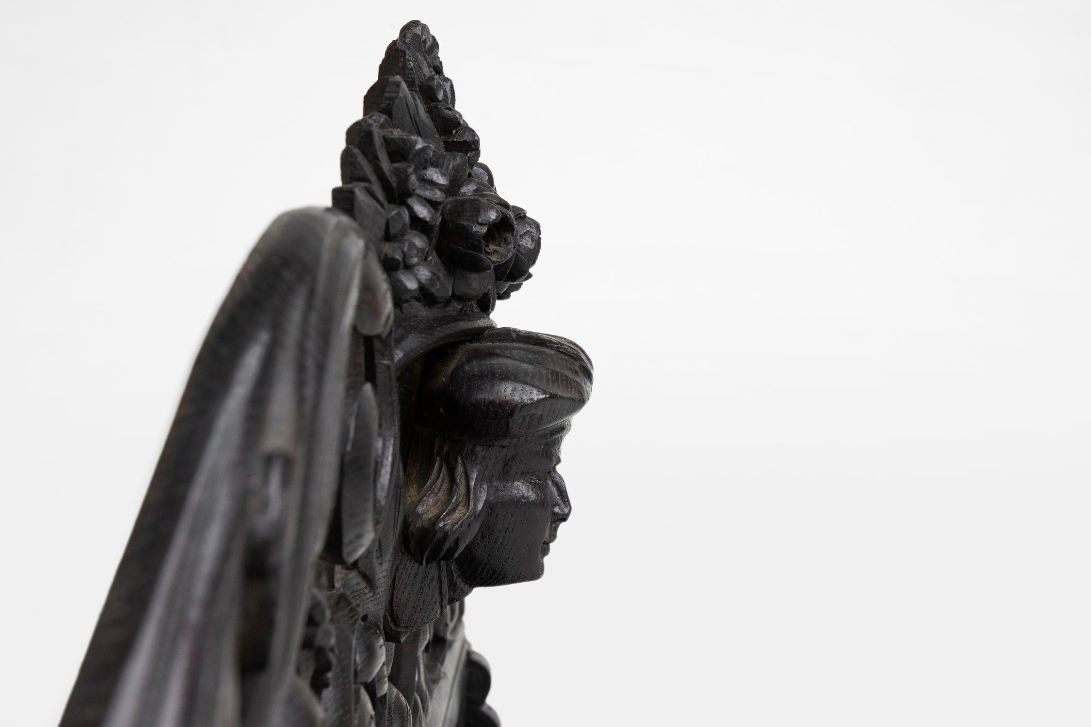 Etagère baroque en bois noir richement sculpté, France ca. 1850 en vente 6