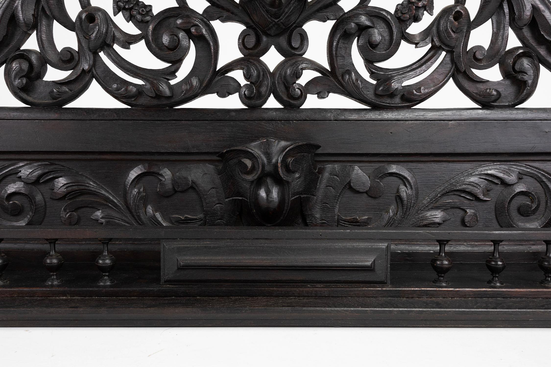 Français Etagère baroque en bois noir richement sculpté, France ca. 1850 en vente
