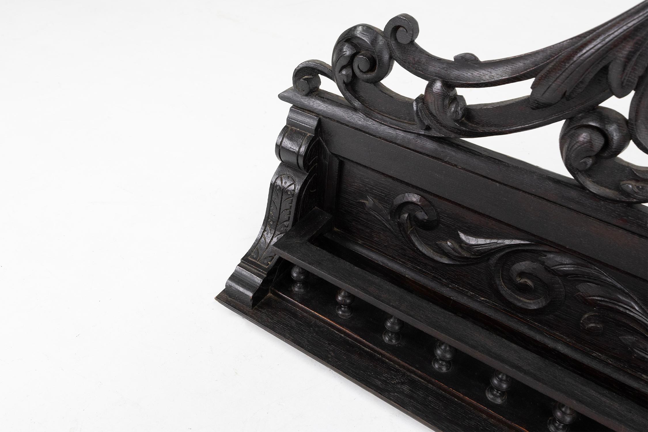 Milieu du XIXe siècle Etagère baroque en bois noir richement sculpté, France ca. 1850 en vente